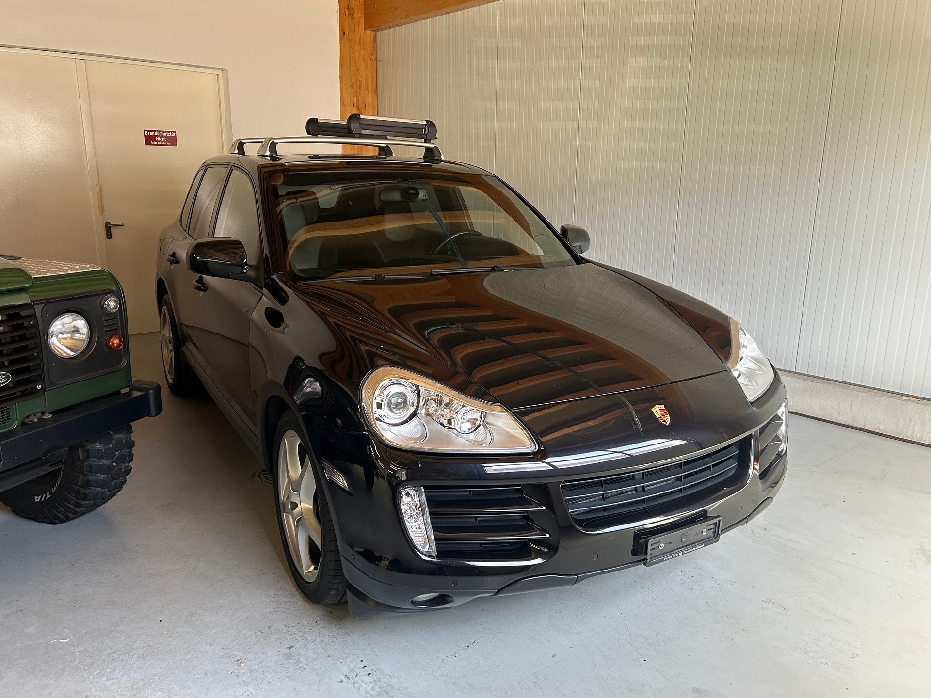 PORSCHE Cayenne S *Top Zustand aus 1. Hand inkl. schwarze Porsche Felgen*-image-1