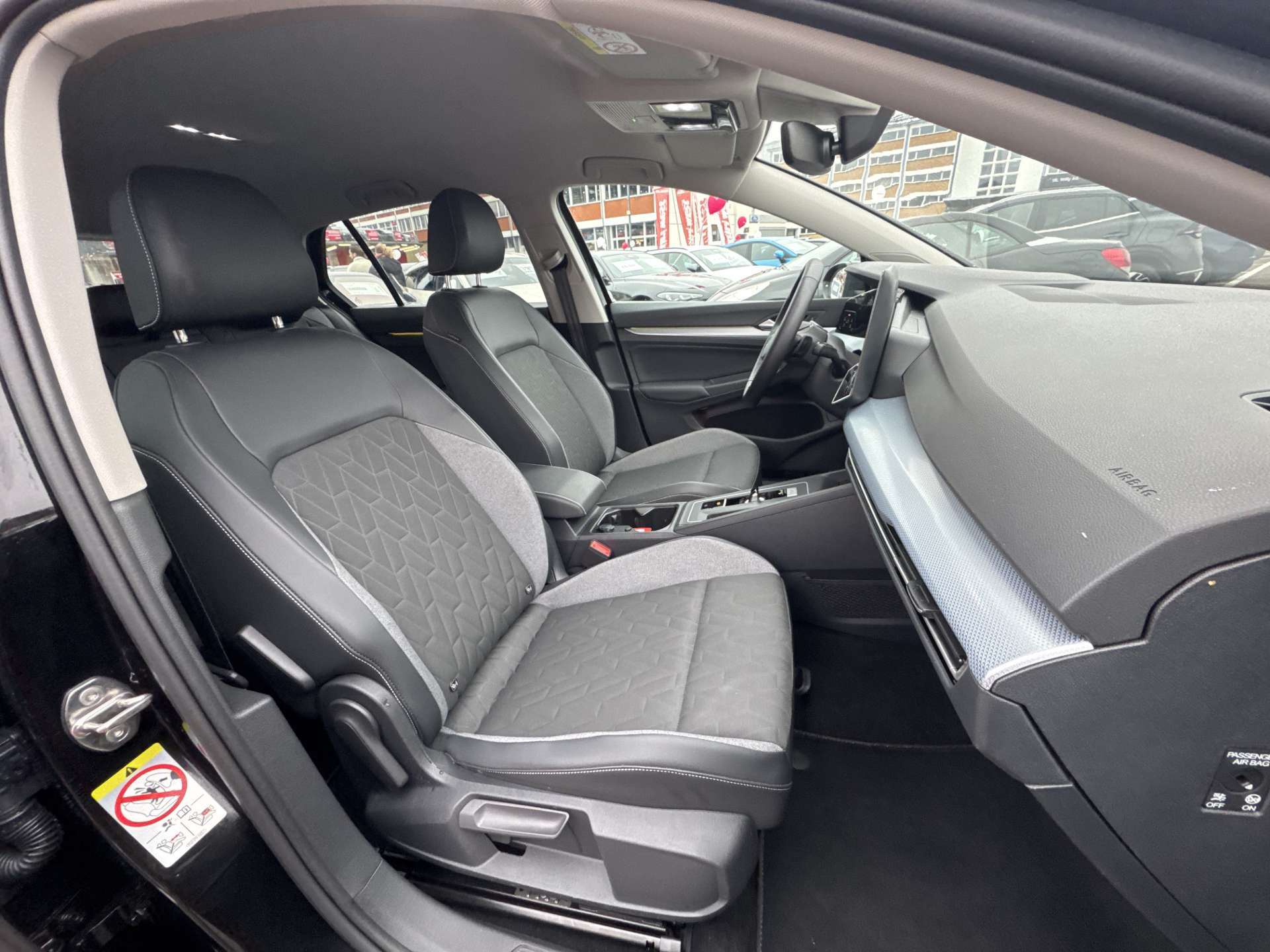 VW Golf 2.0 TDi Life GOAL DSG-Automat-image-12