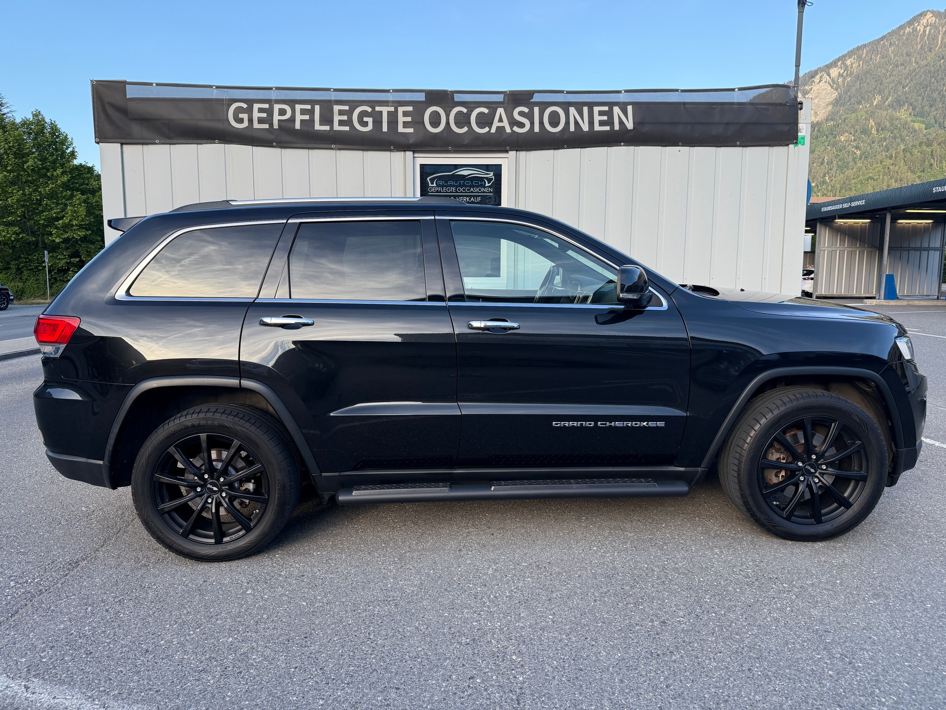 JEEP Grand Cherokee 3.0 CRD Limited Automatic *20" ALU* AHK * FRISCH MFK*-showroom-element-2