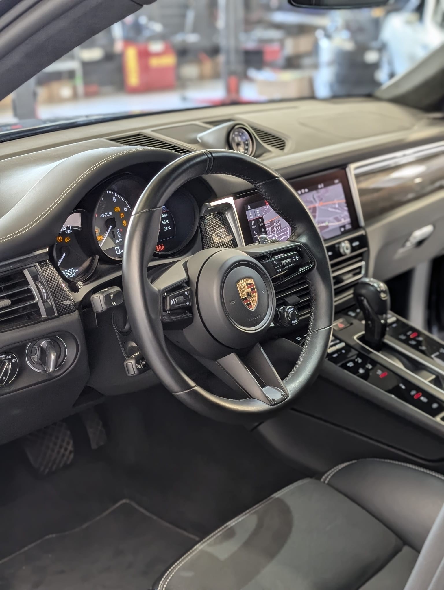 PORSCHE Macan GTS PDK-image-13