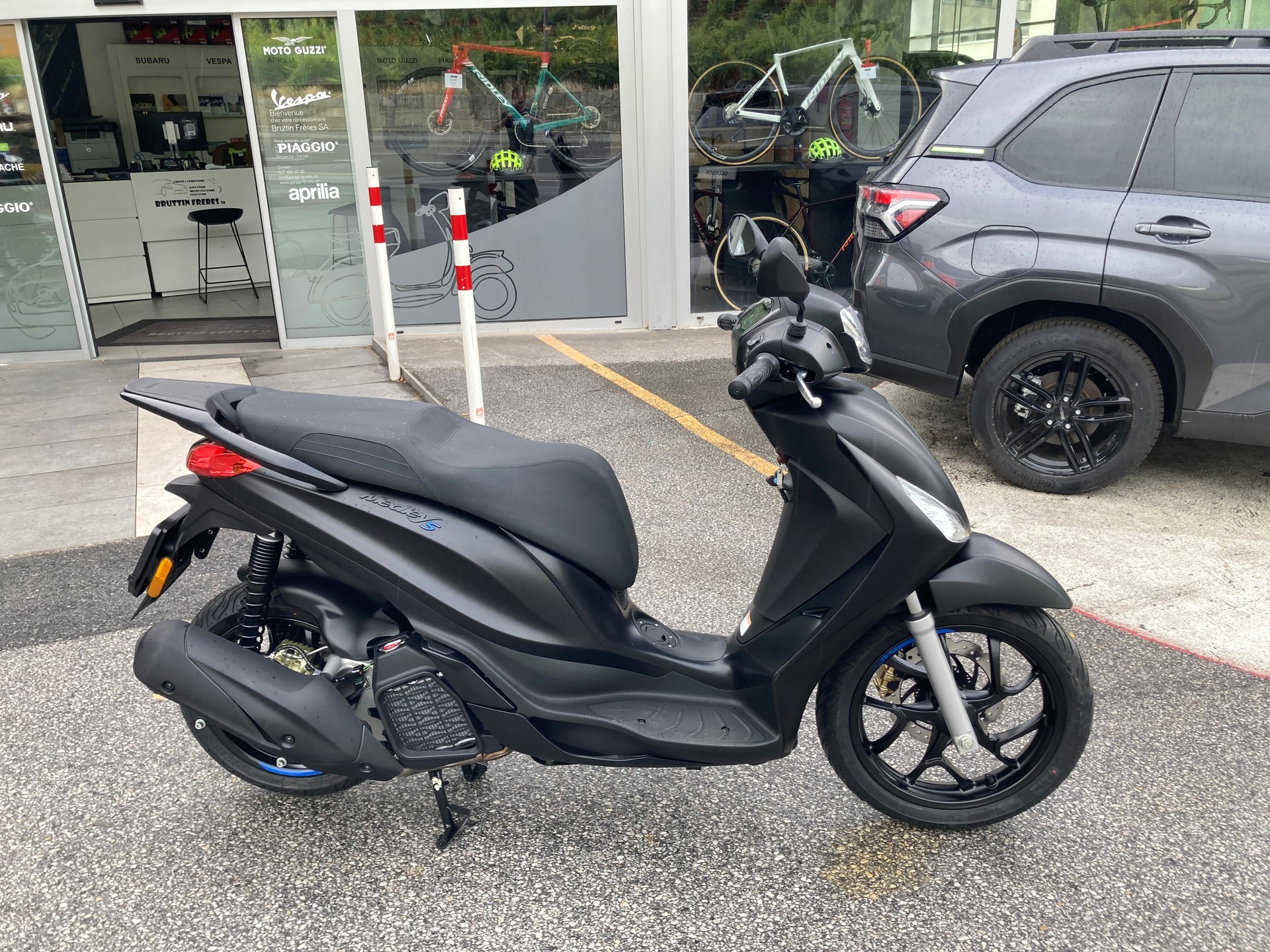 PIAGGIO Medley 200 Sport E5+-showroom-element-2