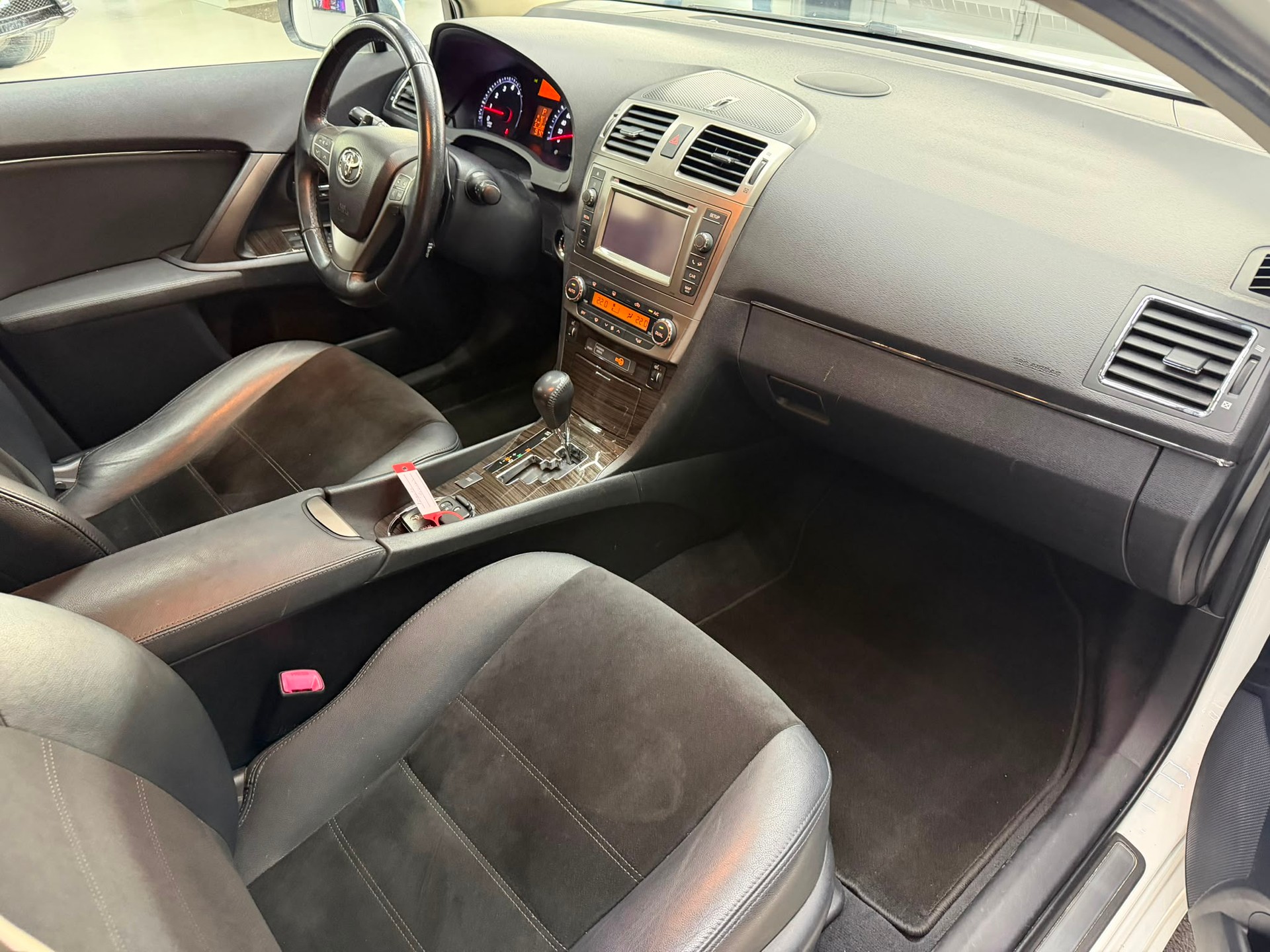 TOYOTA Avensis Sportswagon 2.0 Sol Premium Multidrive-image-6