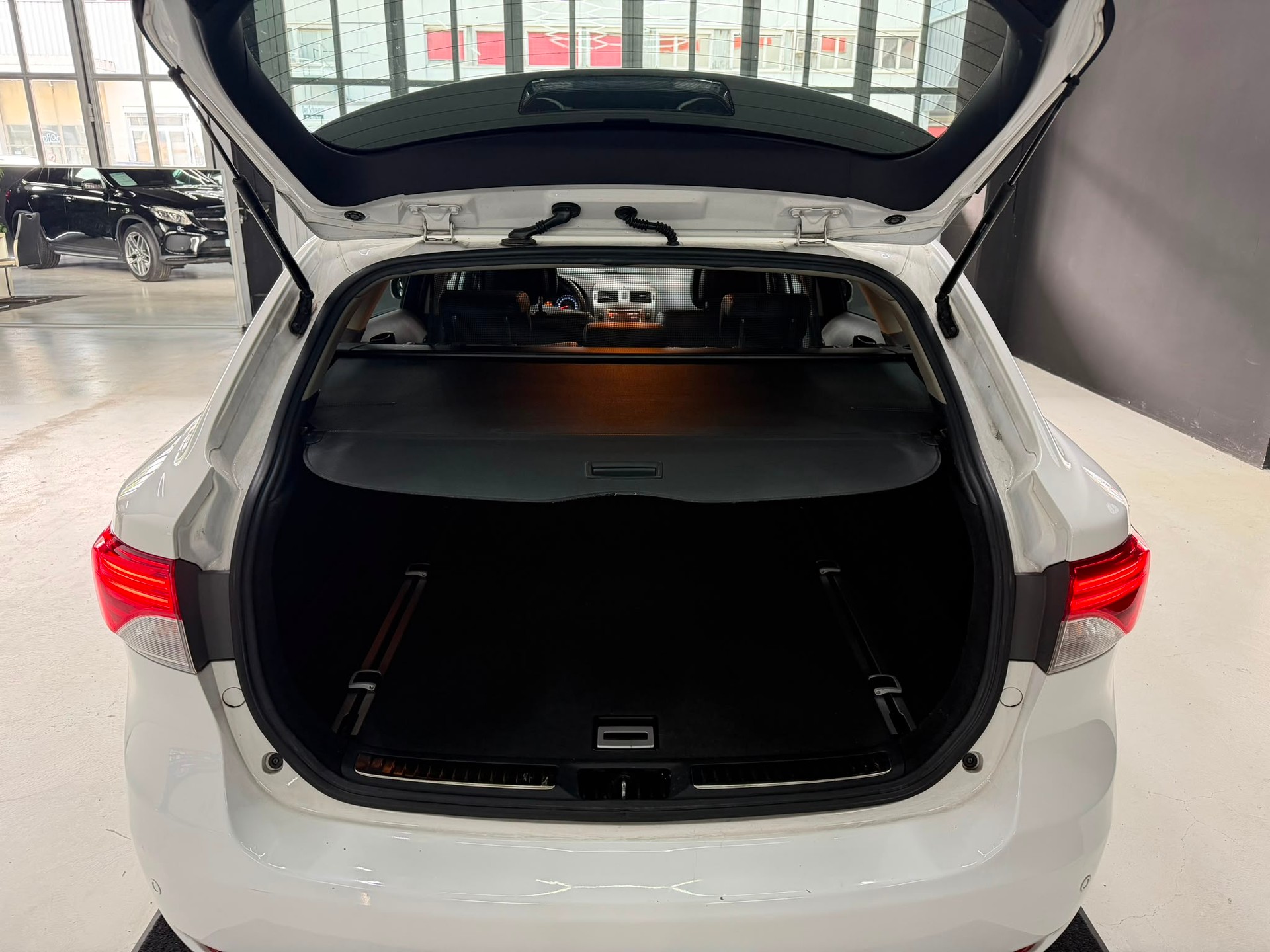 TOYOTA Avensis Sportswagon 2.0 Sol Premium Multidrive-image-9