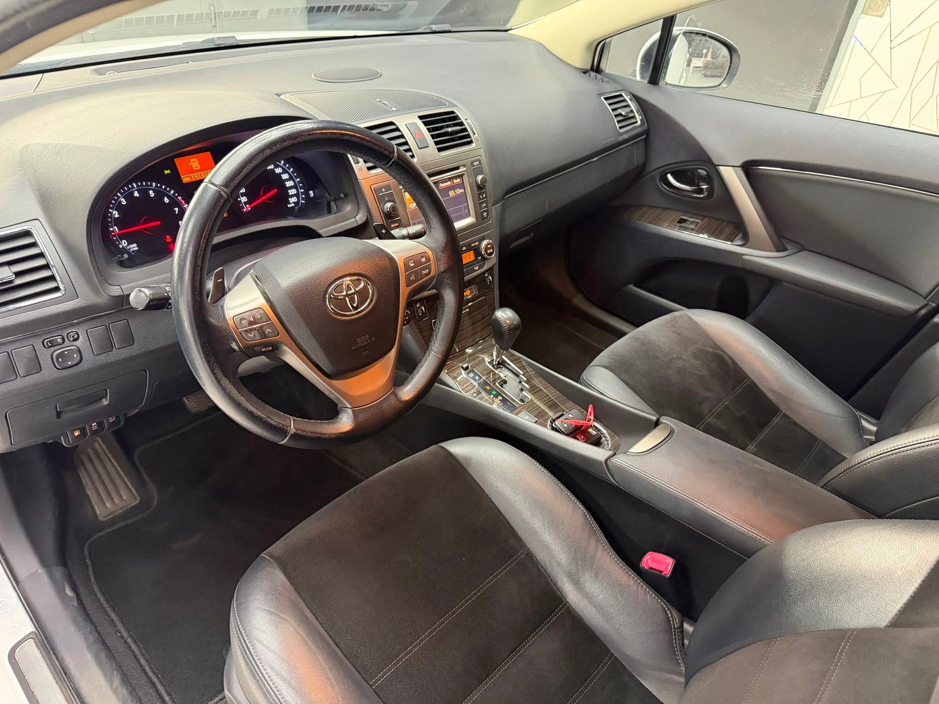 TOYOTA Avensis Sportswagon 2.0 Sol Premium Multidrive-image-5