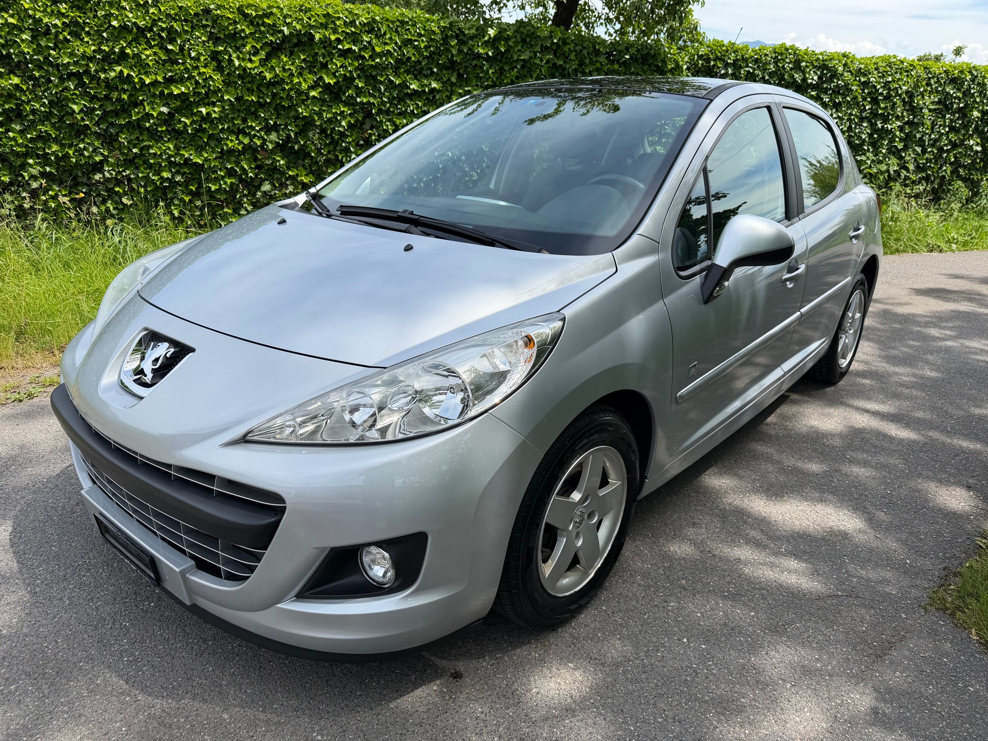 PEUGEOT 207 1.4 16V Swiss Edition-image-0