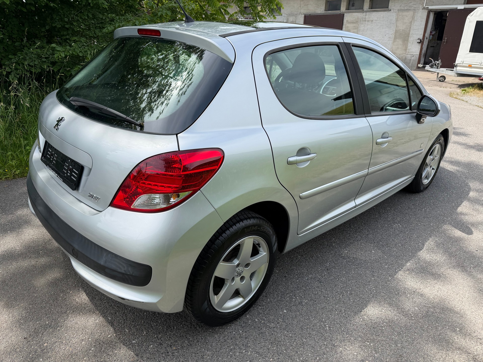 PEUGEOT 207 1.4 16V Swiss Edition-image-2