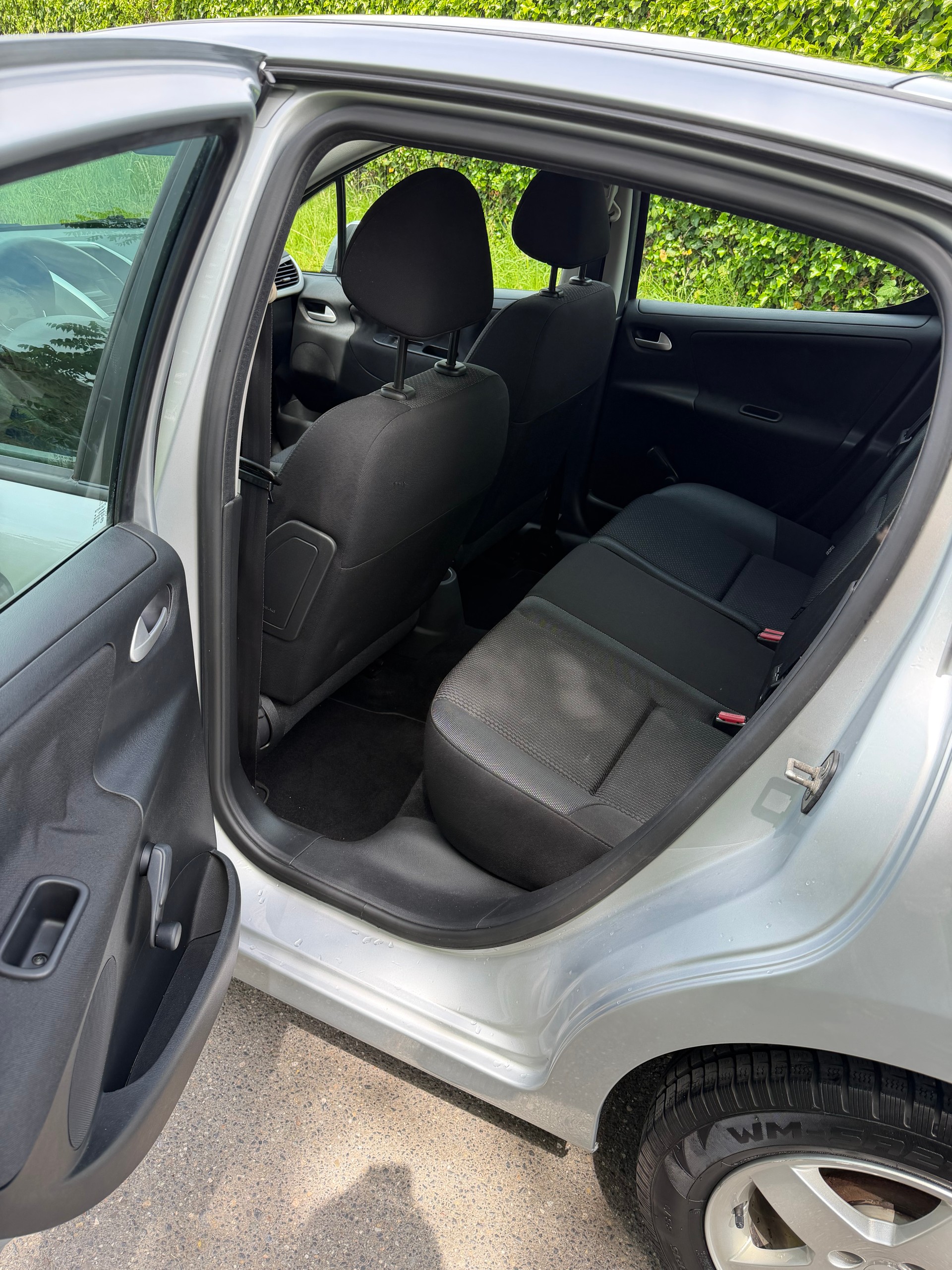 PEUGEOT 207 1.4 16V Swiss Edition-image-6