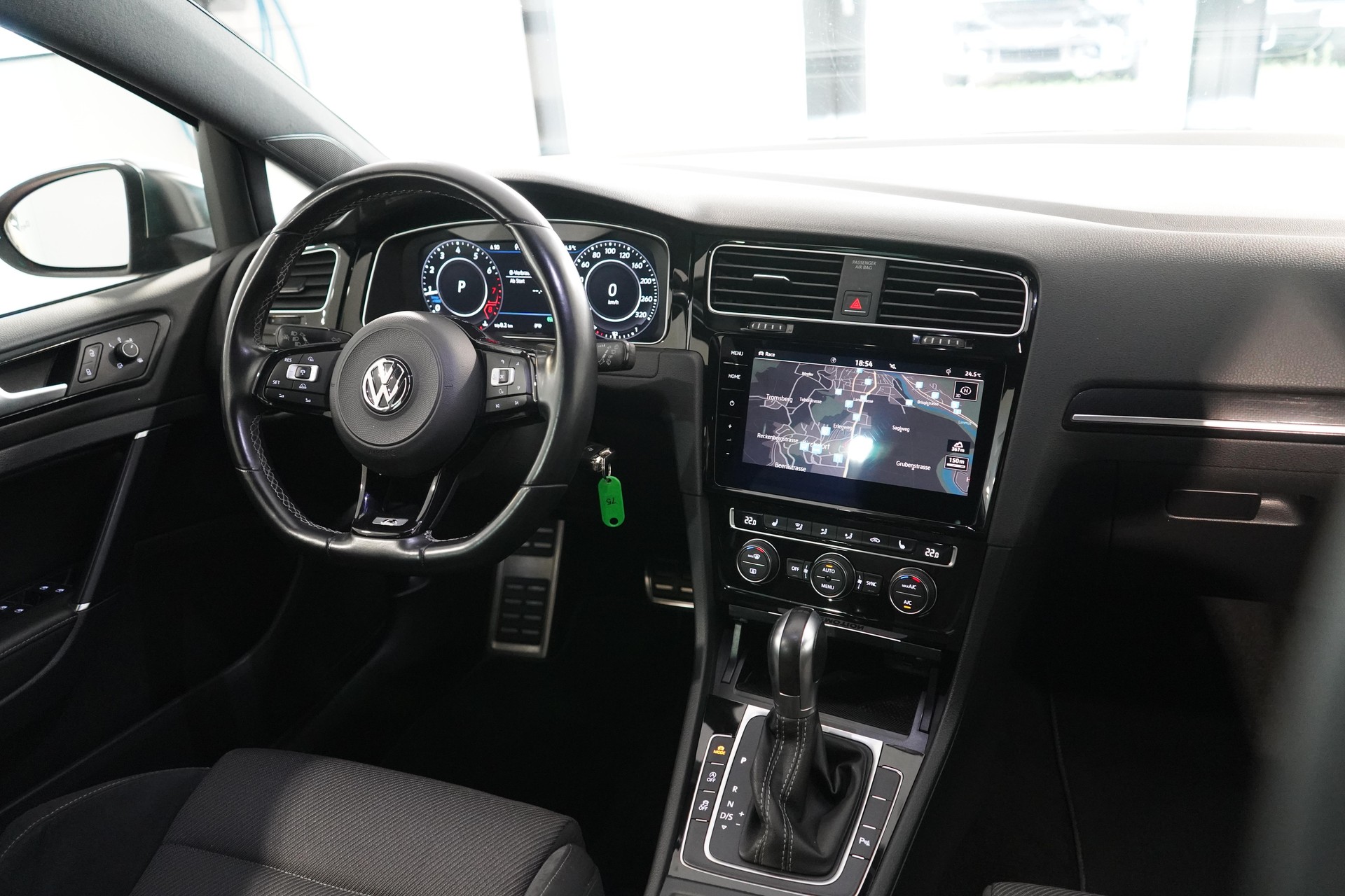 VW Golf VII 2.0 TSI R 310 DSG 4motion-image-8