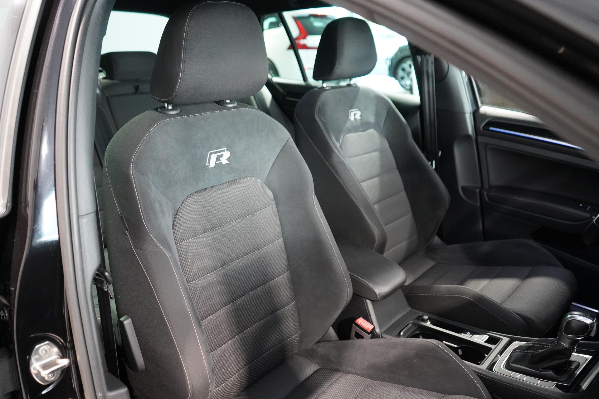 VW Golf VII 2.0 TSI R 310 DSG 4motion-image-6