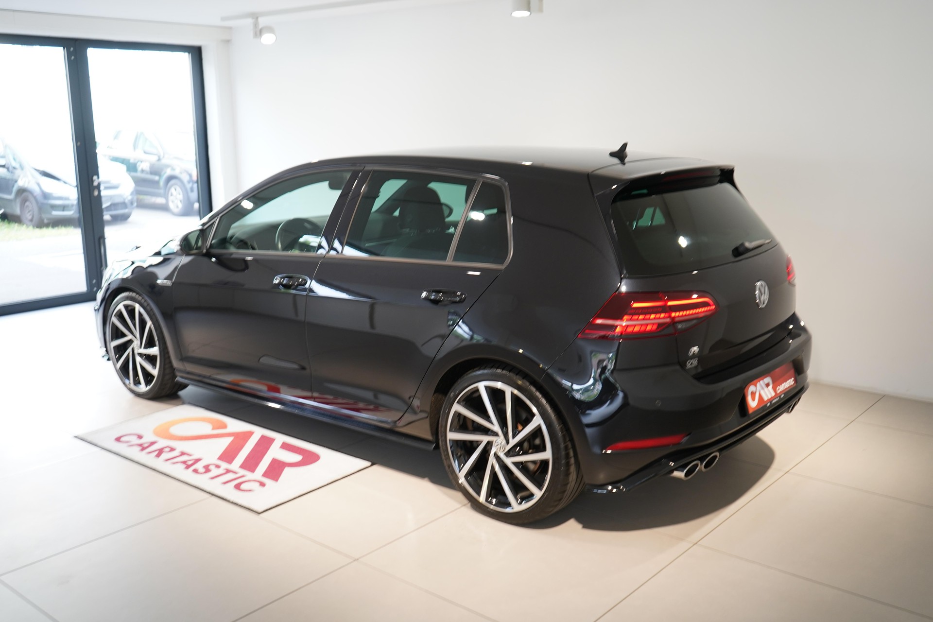 VW Golf VII 2.0 TSI R 310 DSG 4motion-image-2