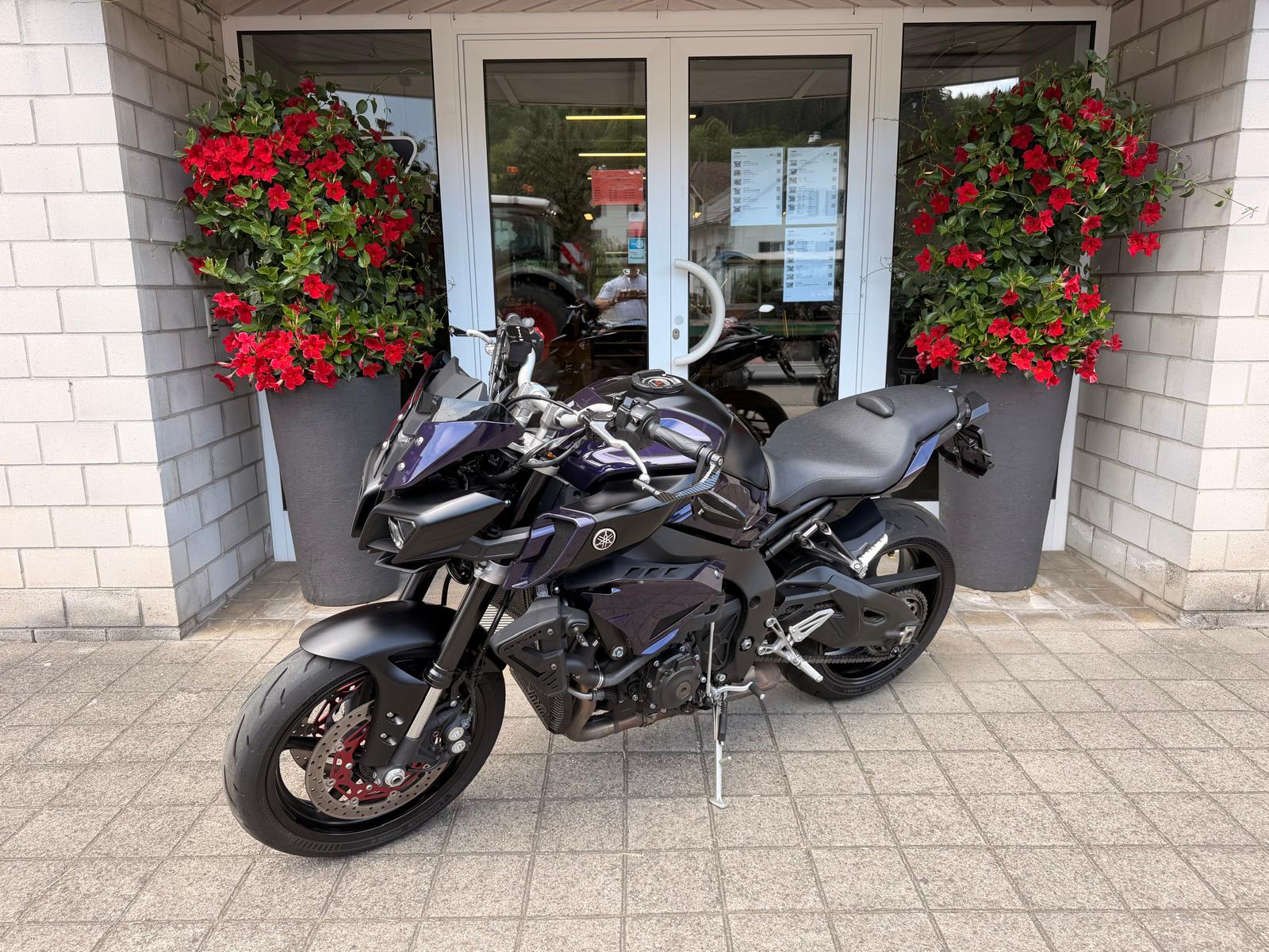 YAMAHA MT-10 ABS-showroom-element-3