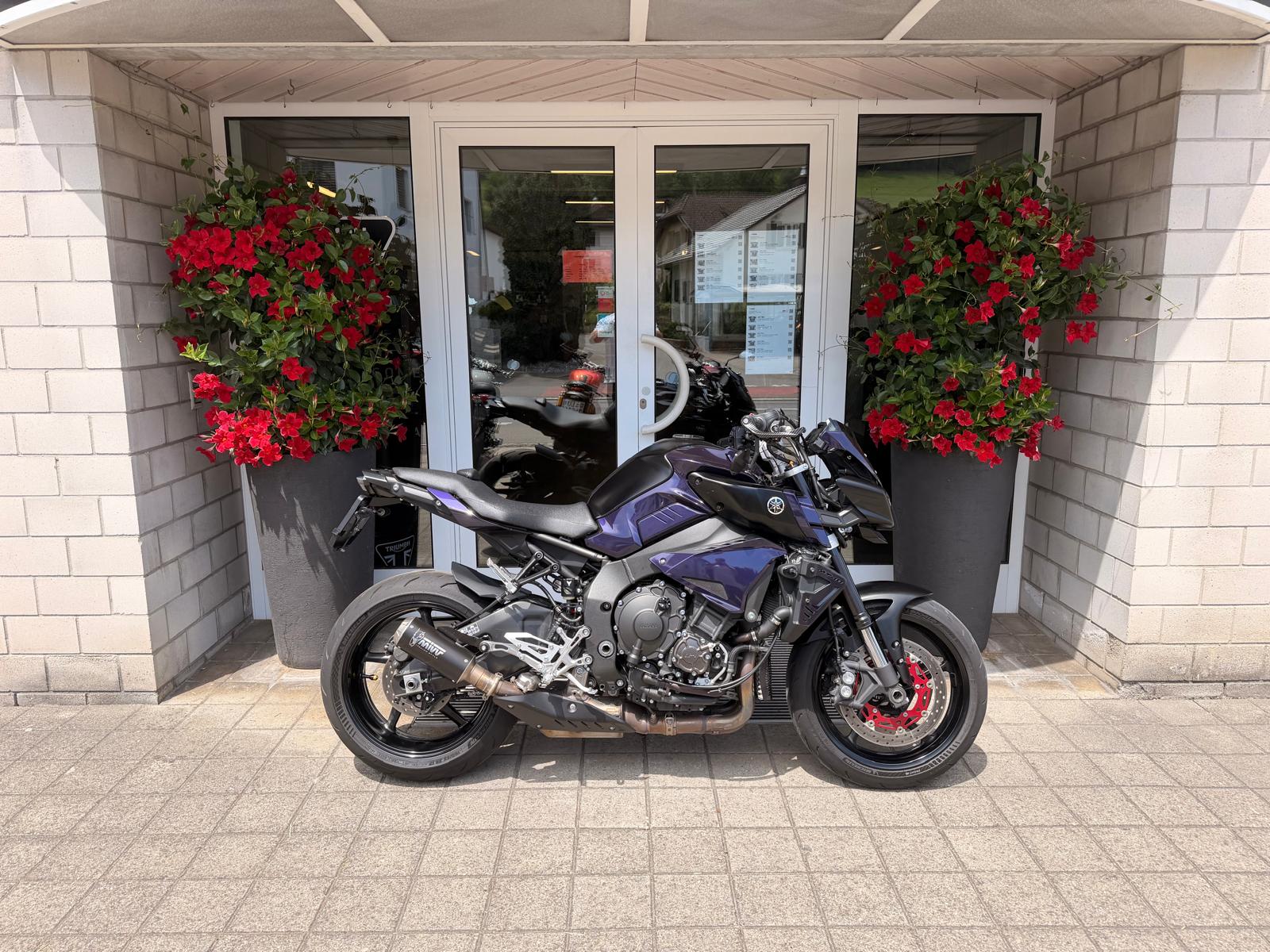 YAMAHA MT-10 ABS-showroom-element-1