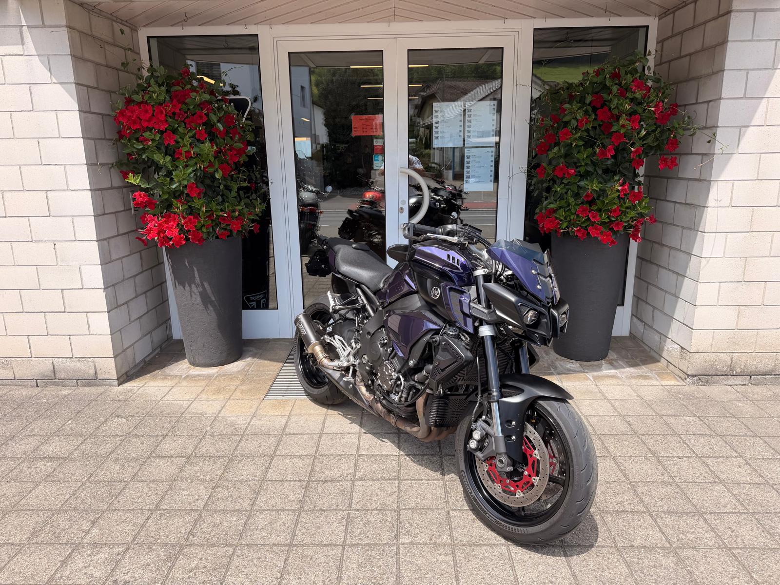 YAMAHA MT-10 ABS-showroom-element-2