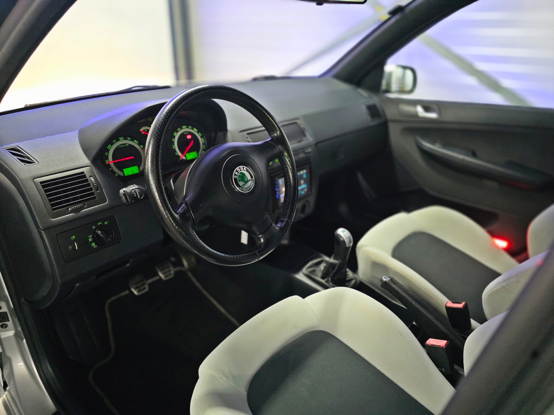 SKODA Fabia 1.9 TDI RS-image-9