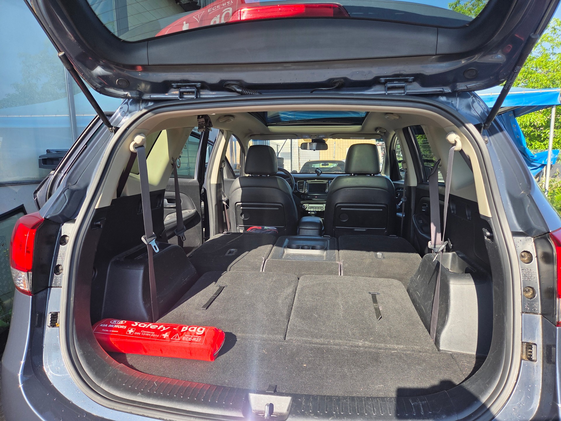 KIA Carens 1.7 CRDi Swiss Eco Edition DCT-image-18