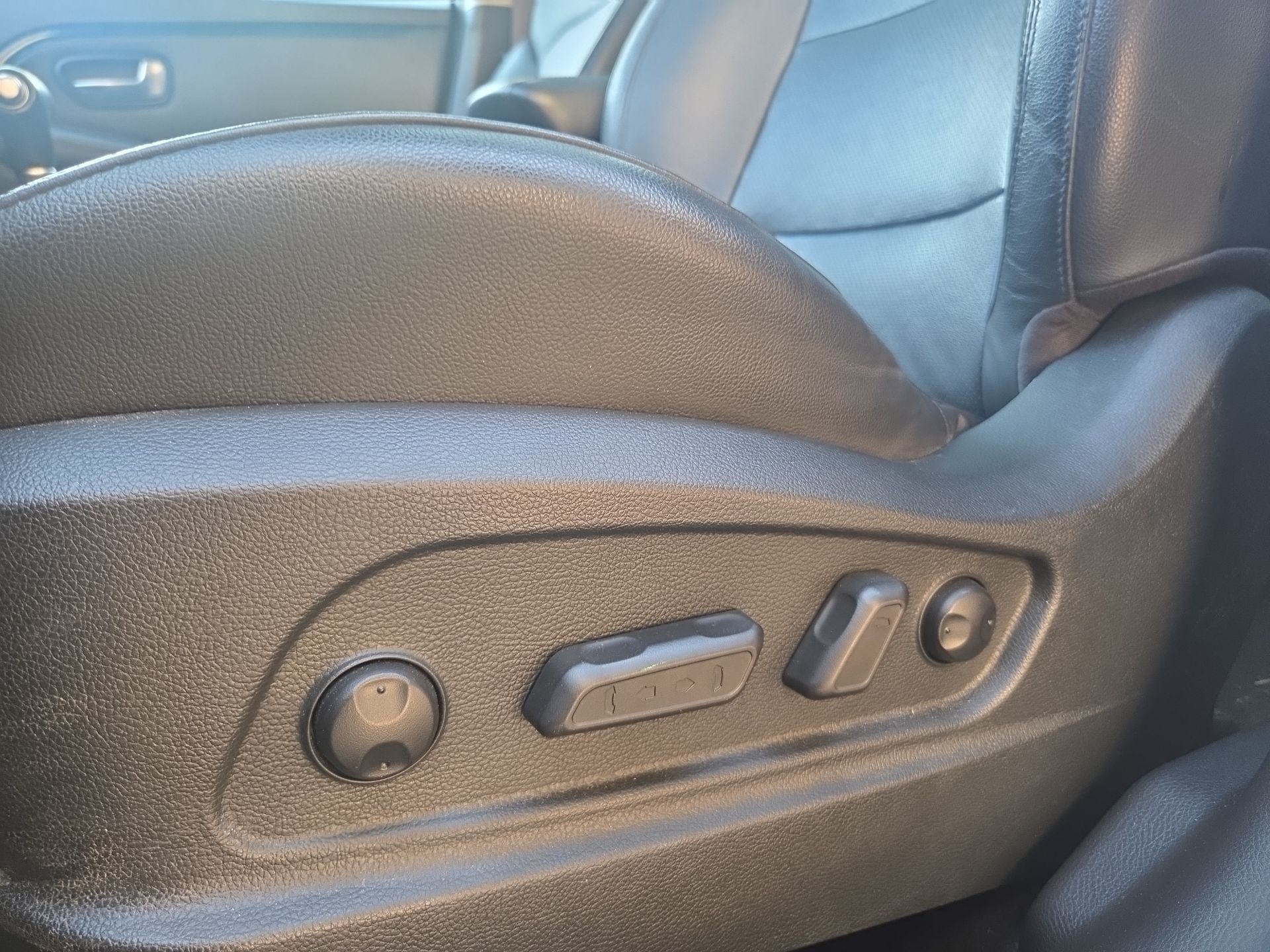 KIA Carens 1.7 CRDi Swiss Eco Edition DCT-image-12