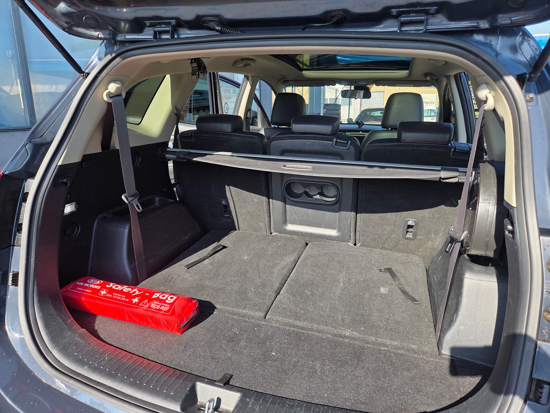 KIA Carens 1.7 CRDi Swiss Eco Edition DCT-image-17