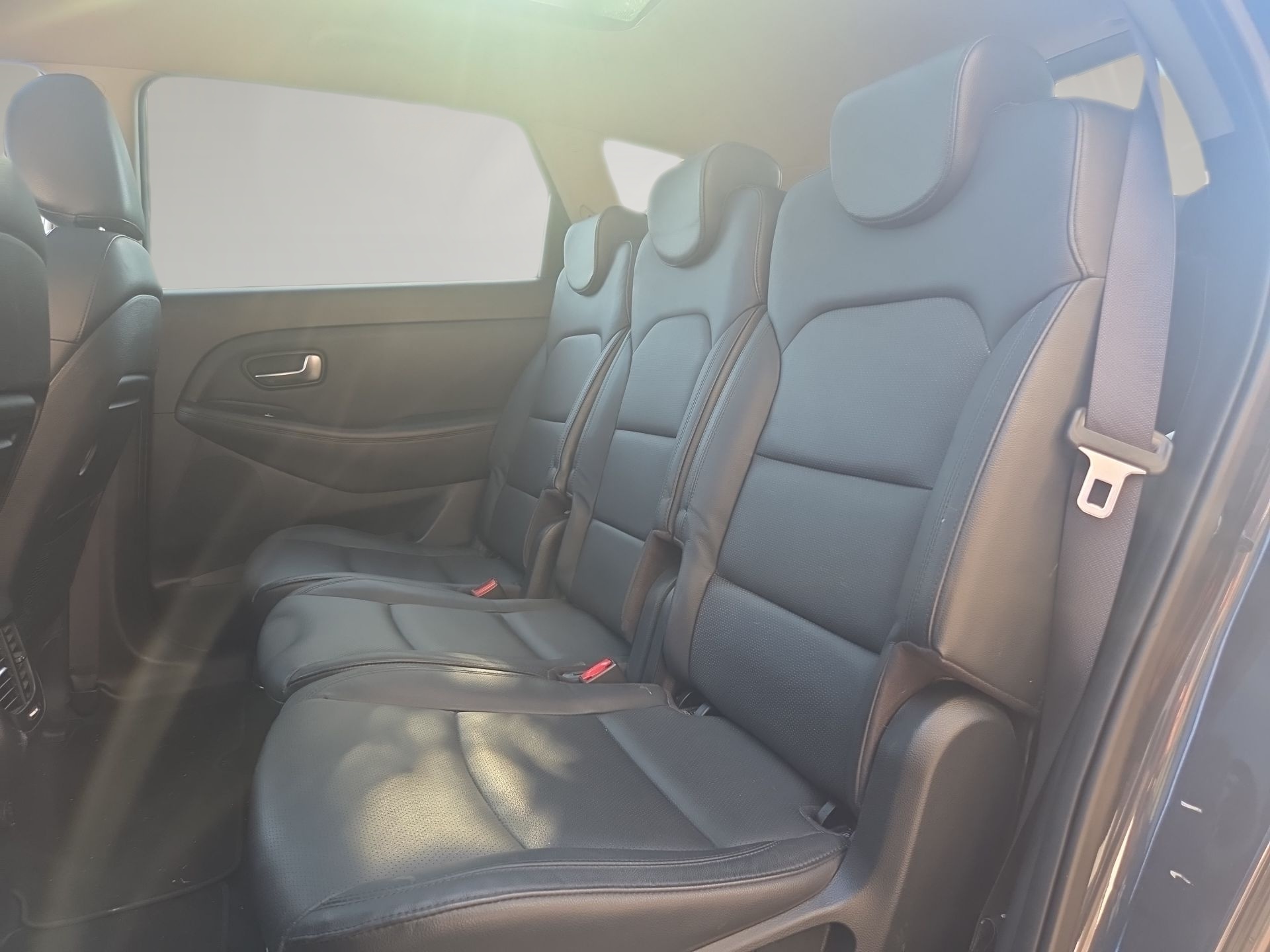 KIA Carens 1.7 CRDi Swiss Eco Edition DCT-image-9