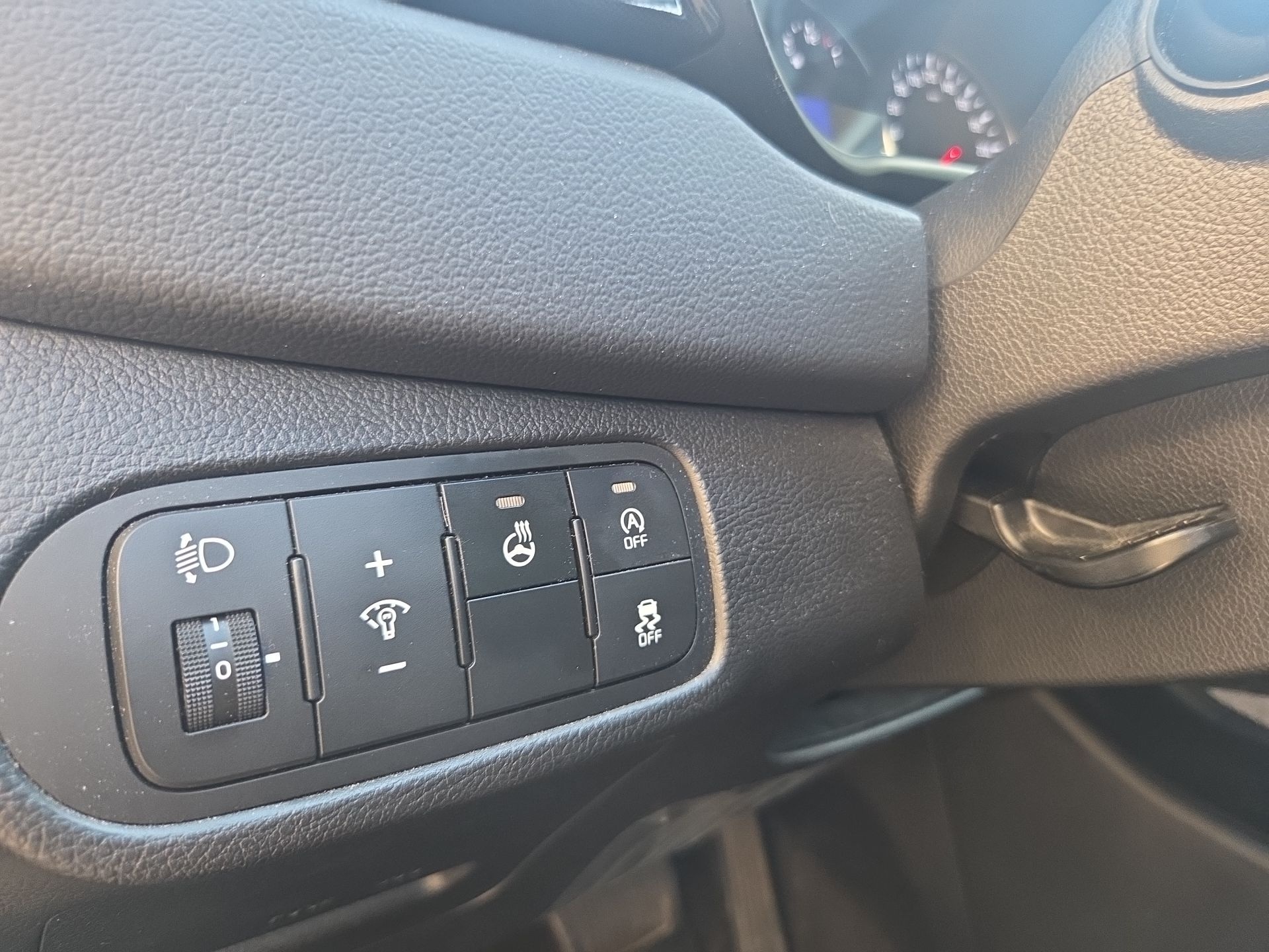 KIA Carens 1.7 CRDi Swiss Eco Edition DCT-image-10