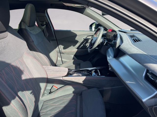 AUDI Q3 Sportback e-hybrid 200 kW S tronig-image-16