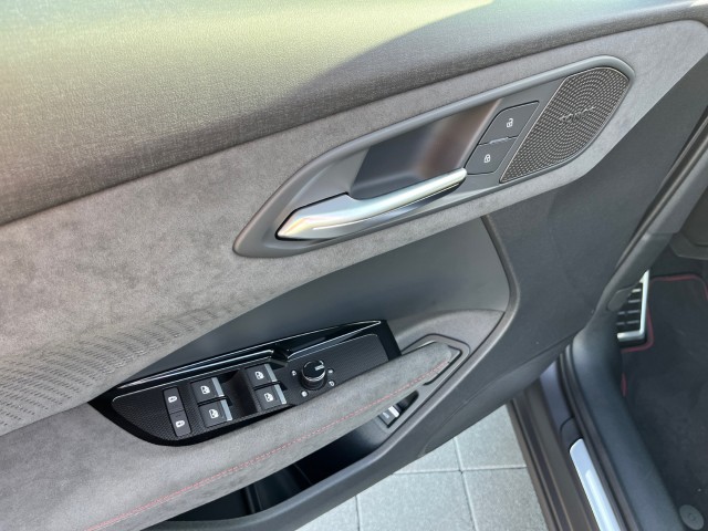 AUDI Q3 Sportback e-hybrid 200 kW S tronig-image-10