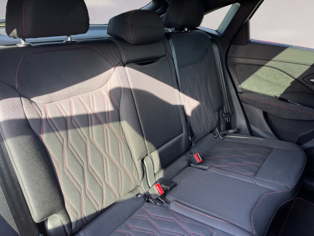 AUDI Q3 Sportback e-hybrid 200 kW S tronig-image-17