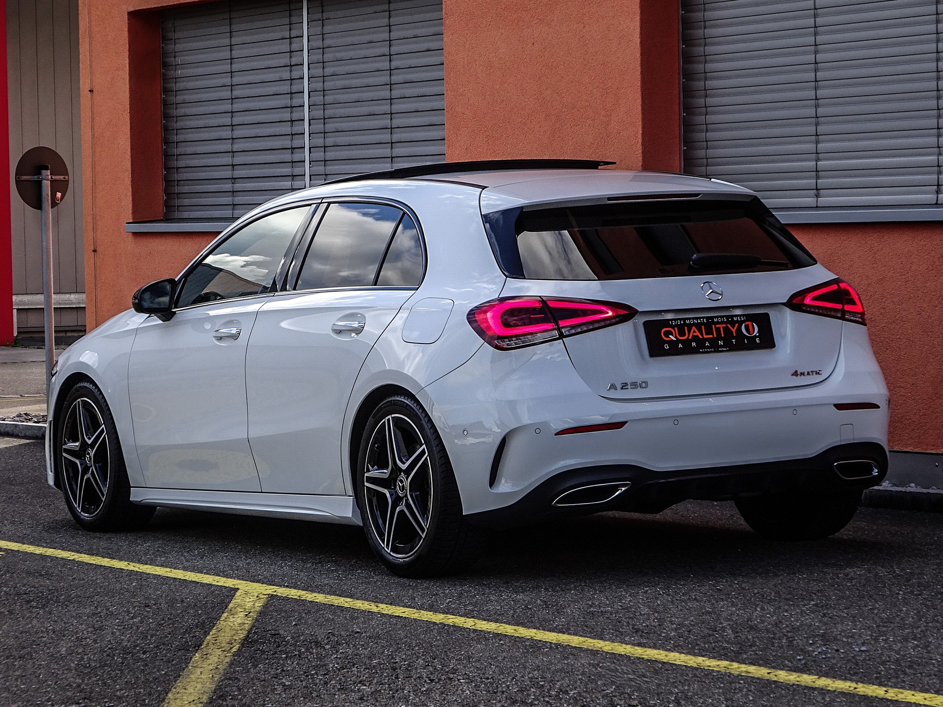 MERCEDES-BENZ A 250 4Matic AMG Line 7G-DCT // CH-Fahrzeug // Top Ausstattung // Herstellergarantie....-image-5