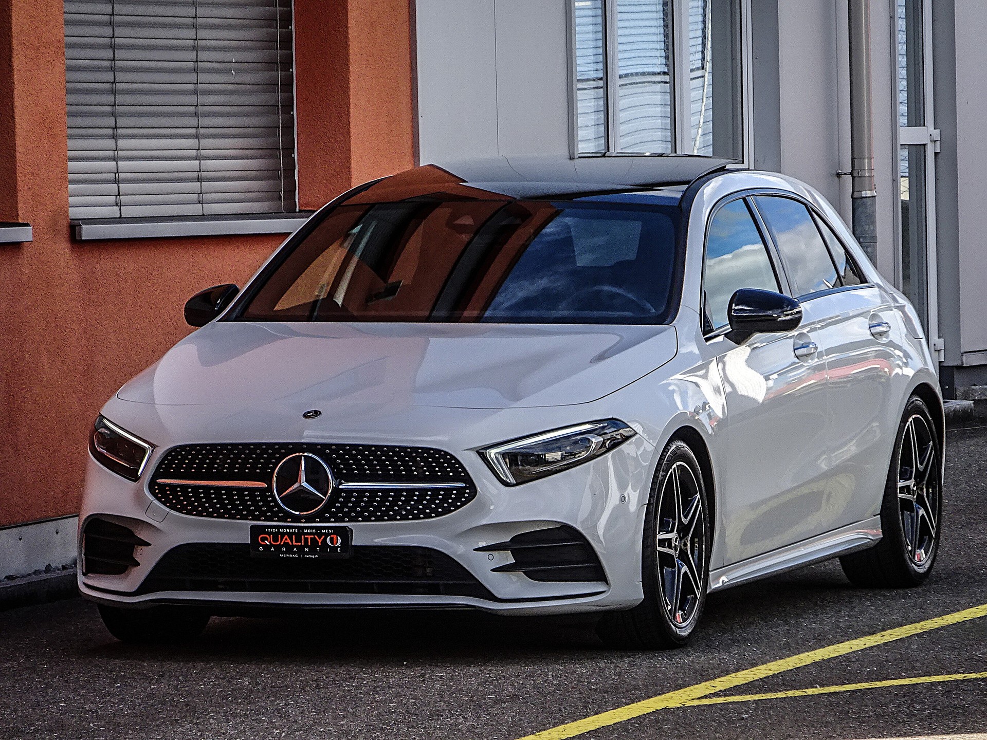 MERCEDES-BENZ A 250 4Matic AMG Line 7G-DCT // CH-Fahrzeug // Top Ausstattung // Herstellergarantie....-image-6
