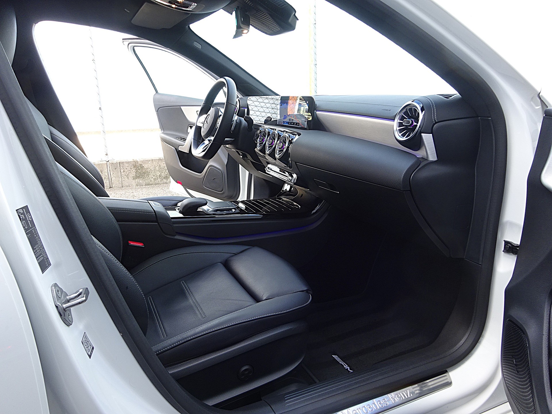 MERCEDES-BENZ A 250 4Matic AMG Line 7G-DCT // CH-Fahrzeug // Top Ausstattung // Herstellergarantie....-image-10