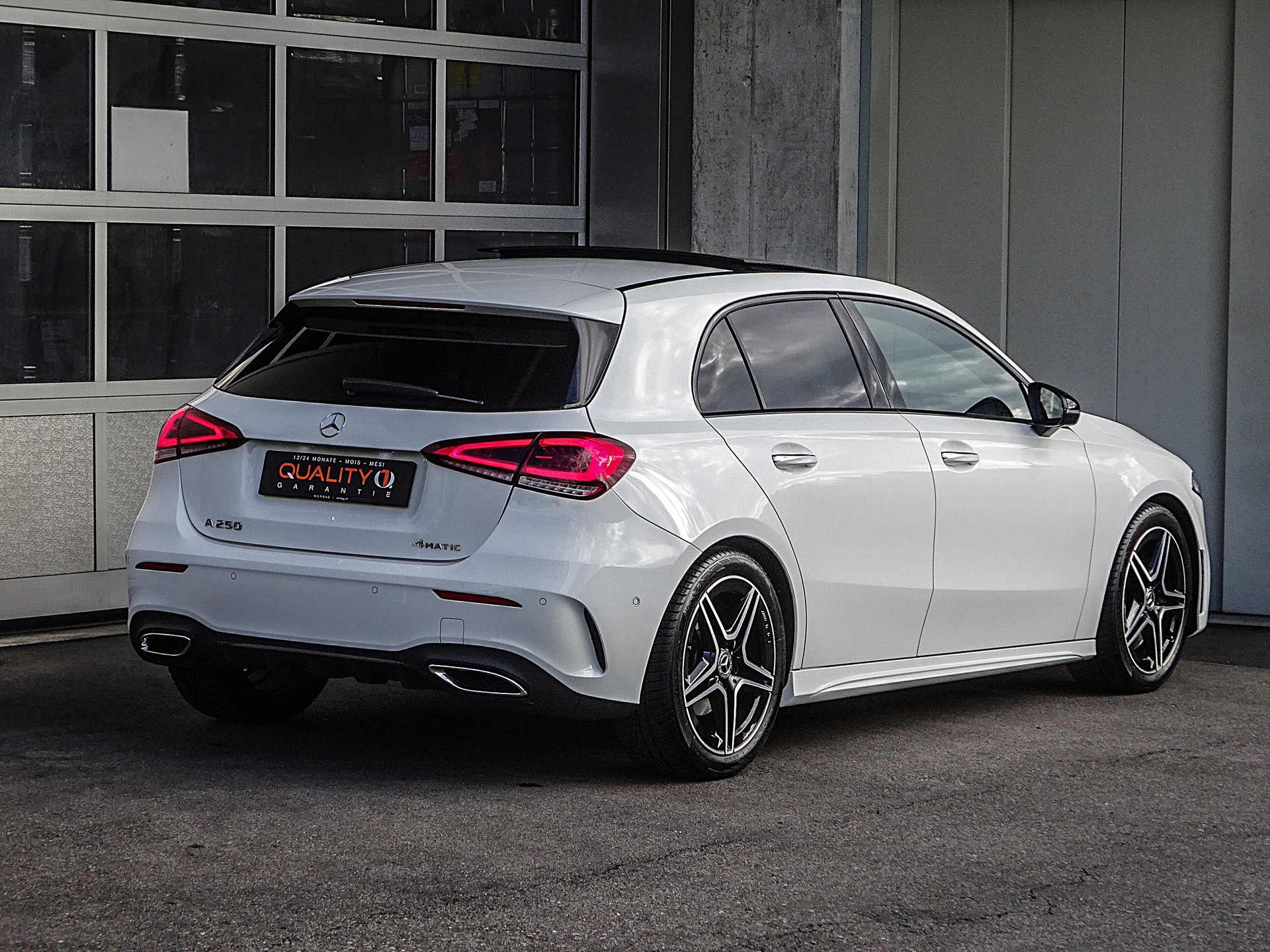MERCEDES-BENZ A 250 4Matic AMG Line 7G-DCT // CH-Fahrzeug // Top Ausstattung // Herstellergarantie....-image-4