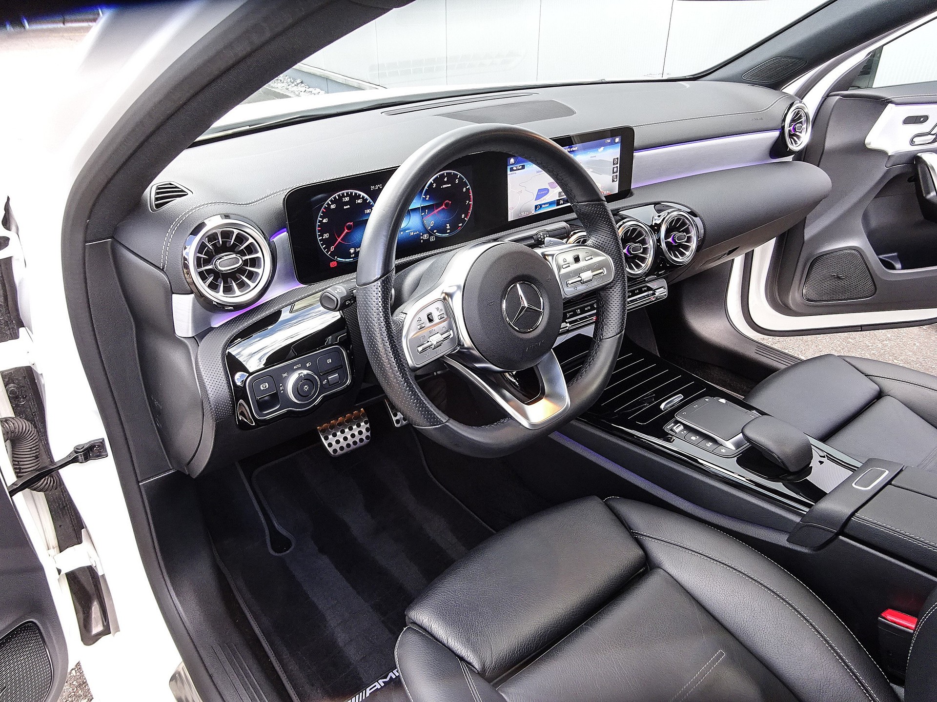 MERCEDES-BENZ A 250 4Matic AMG Line 7G-DCT // CH-Fahrzeug // Top Ausstattung // Herstellergarantie....-image-9