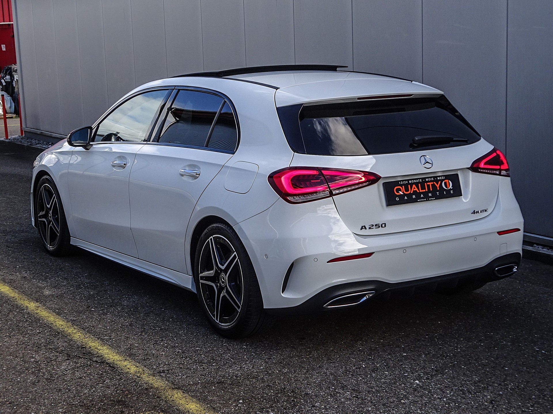 MERCEDES-BENZ A 250 4Matic AMG Line 7G-DCT // CH-Fahrzeug // Top Ausstattung // Herstellergarantie....-image-1