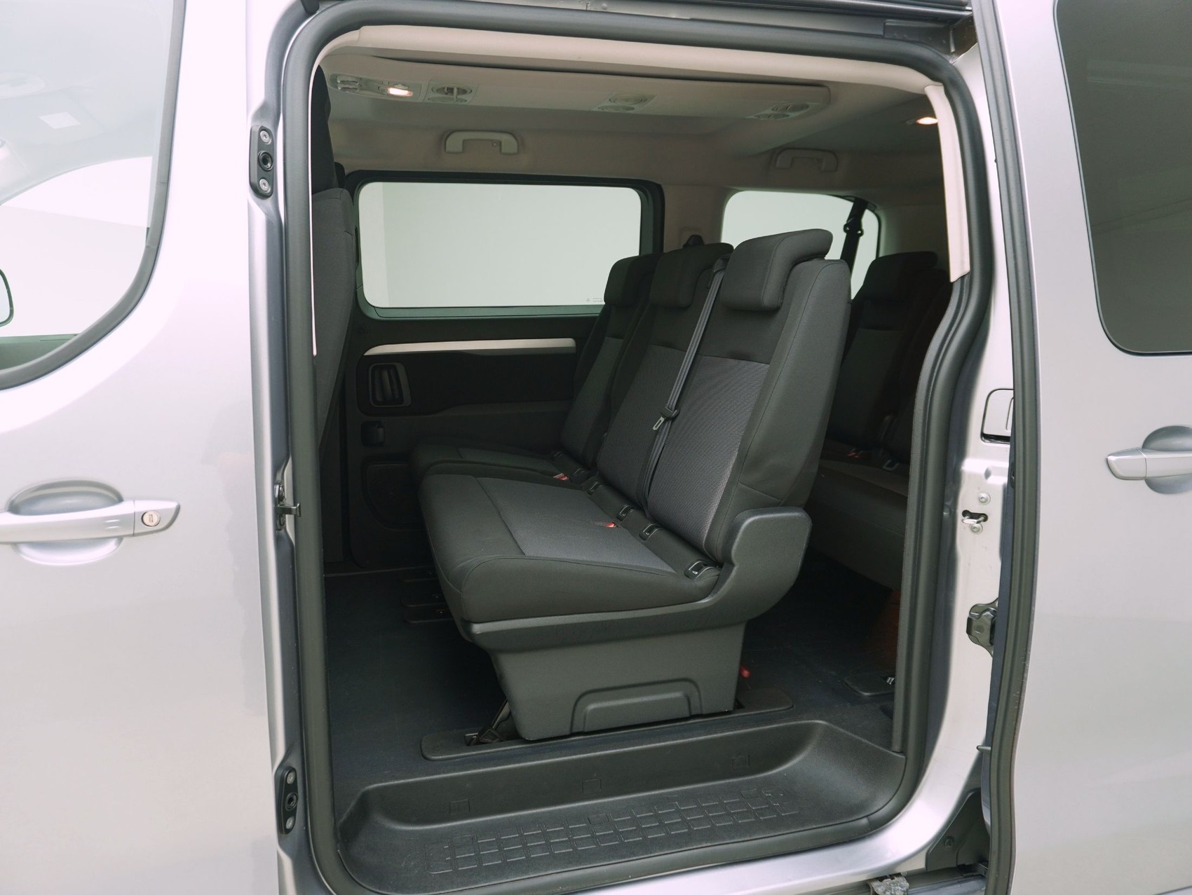 TOYOTA Proace Verso L1 2.0 D Shuttle-image-12