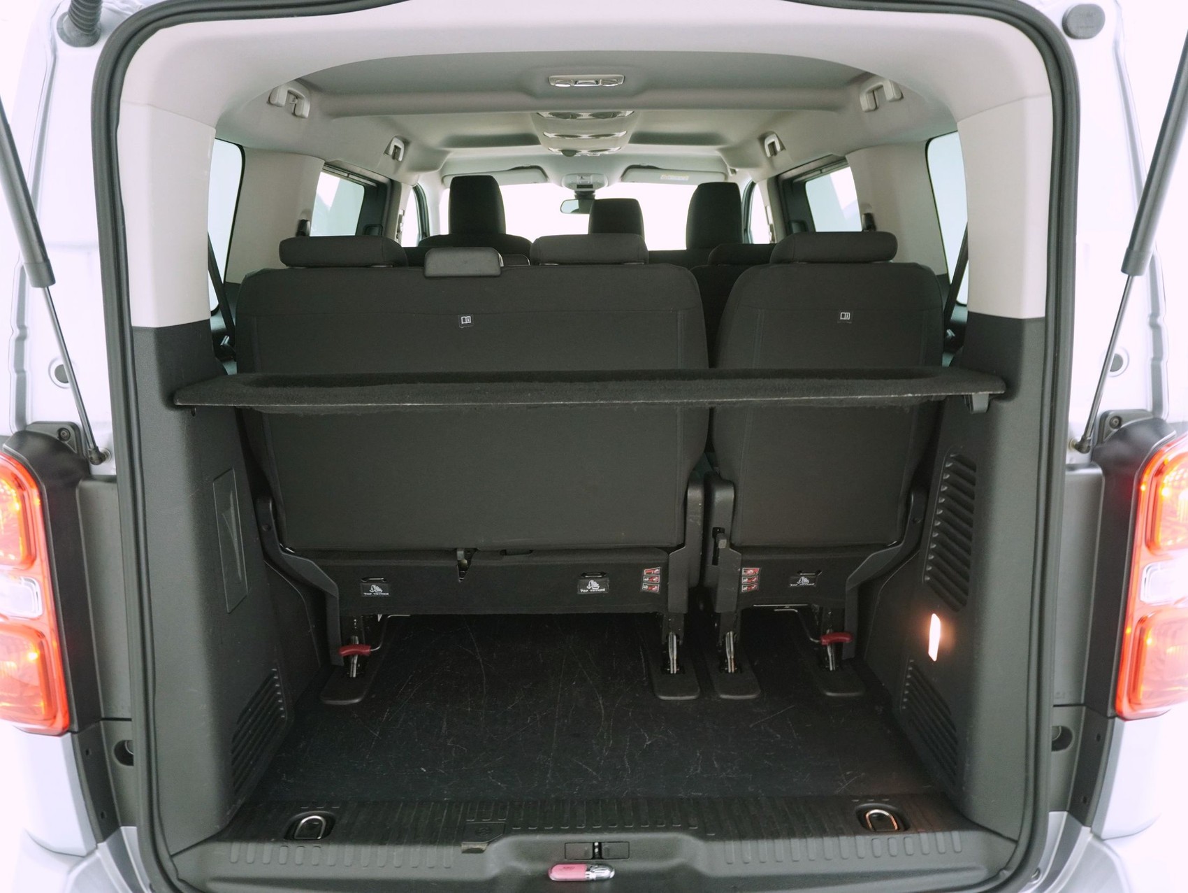 TOYOTA Proace Verso L1 2.0 D Shuttle-image-23