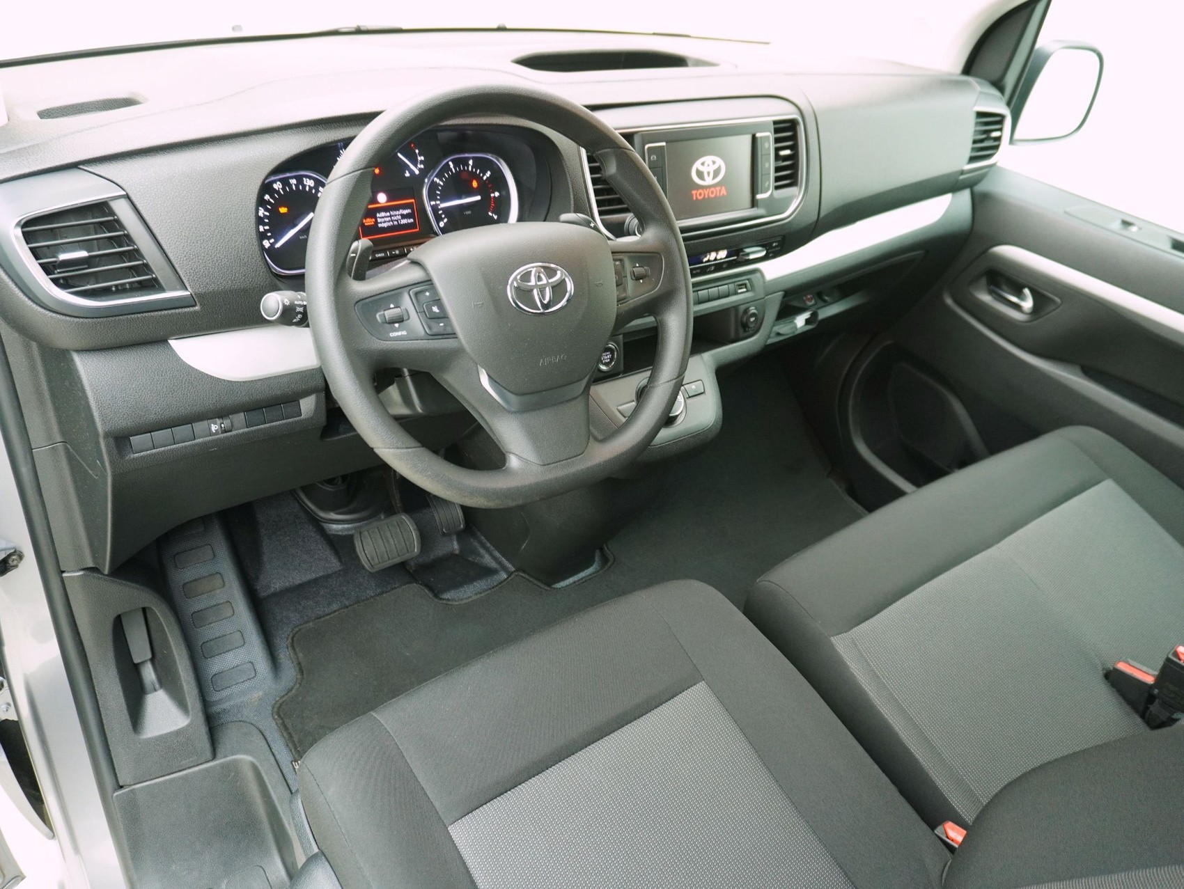 TOYOTA Proace Verso L1 2.0 D Shuttle-image-8