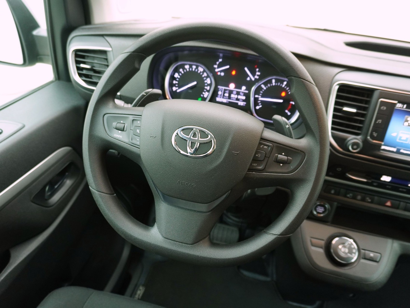 TOYOTA Proace Verso L1 2.0 D Shuttle-image-7