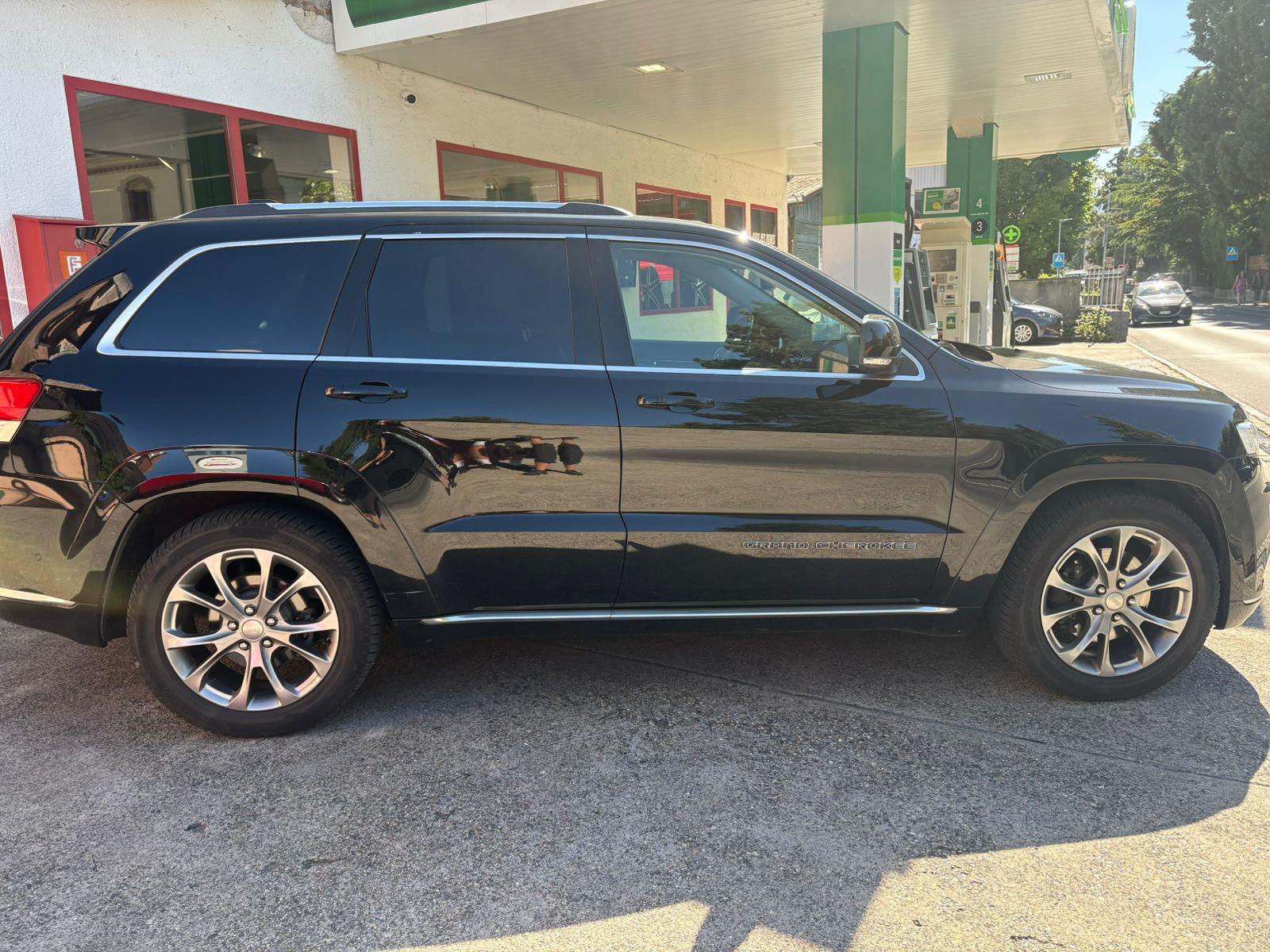 JEEP Grand Cherokee 3.0 CRD Summit Automatic-image-2
