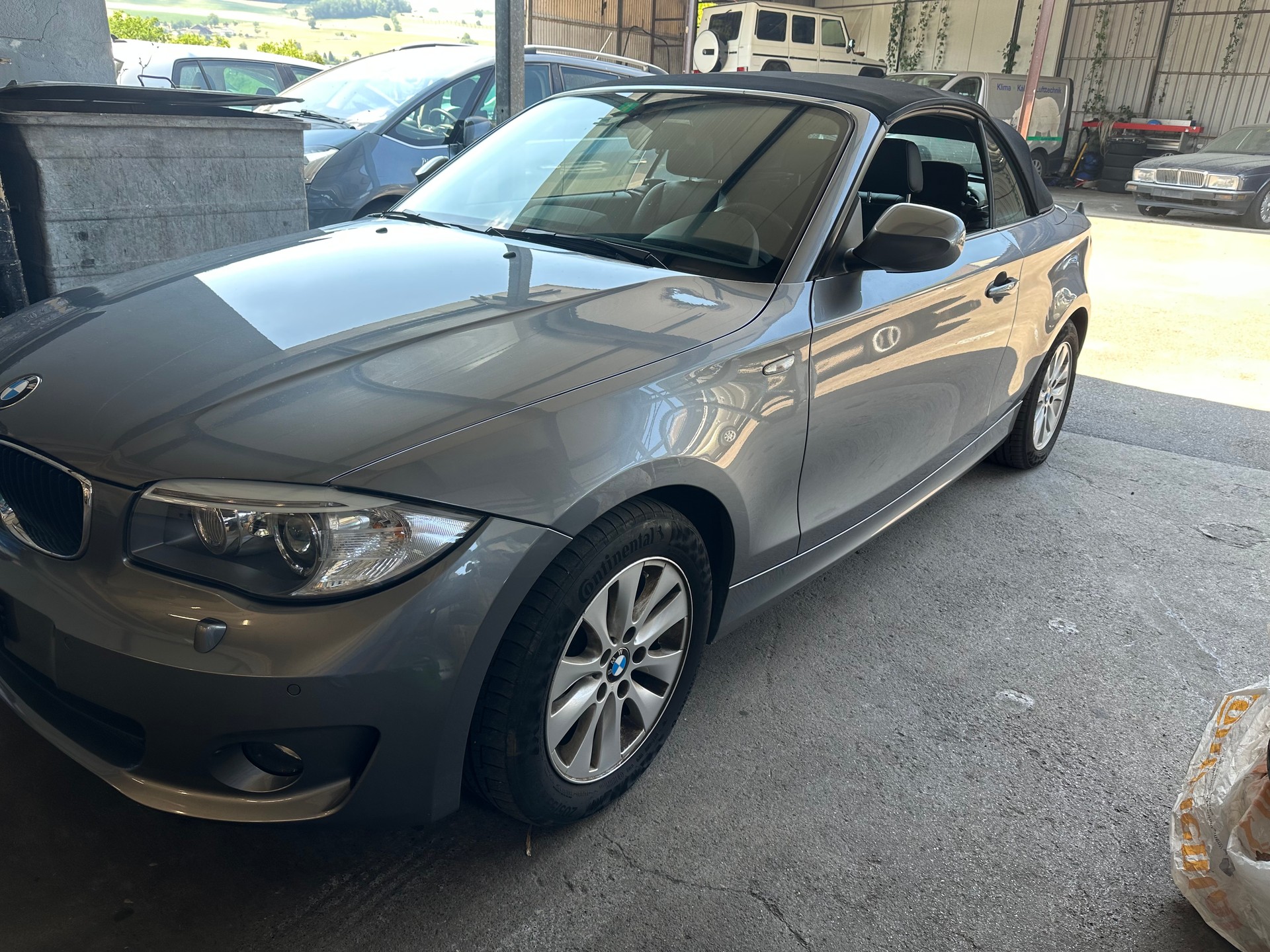 BMW 120i Cabrio-image-1