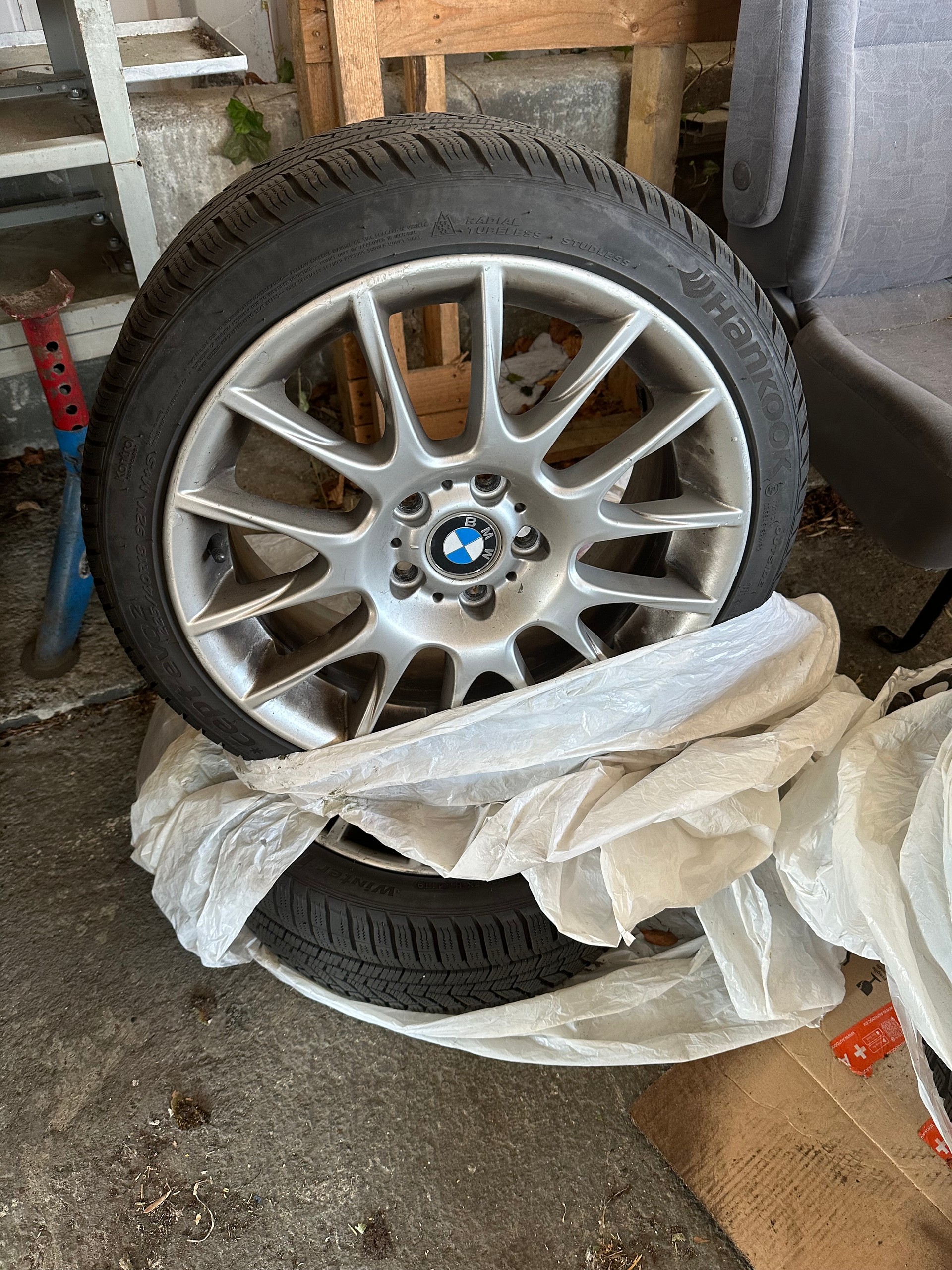 BMW 120i Cabrio-image-12