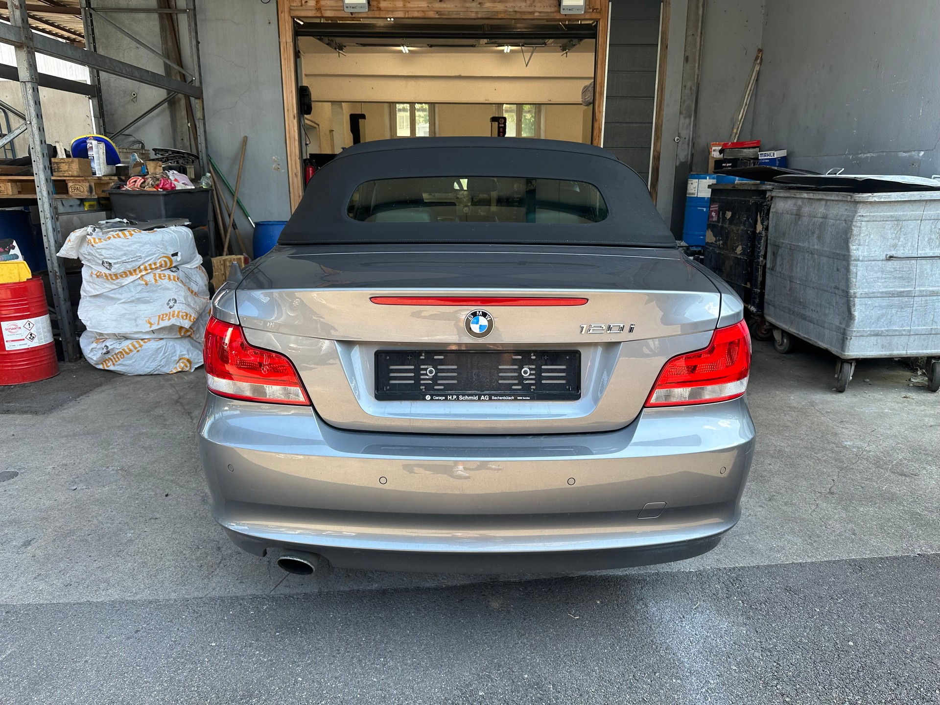 BMW 120i Cabrio-image-3
