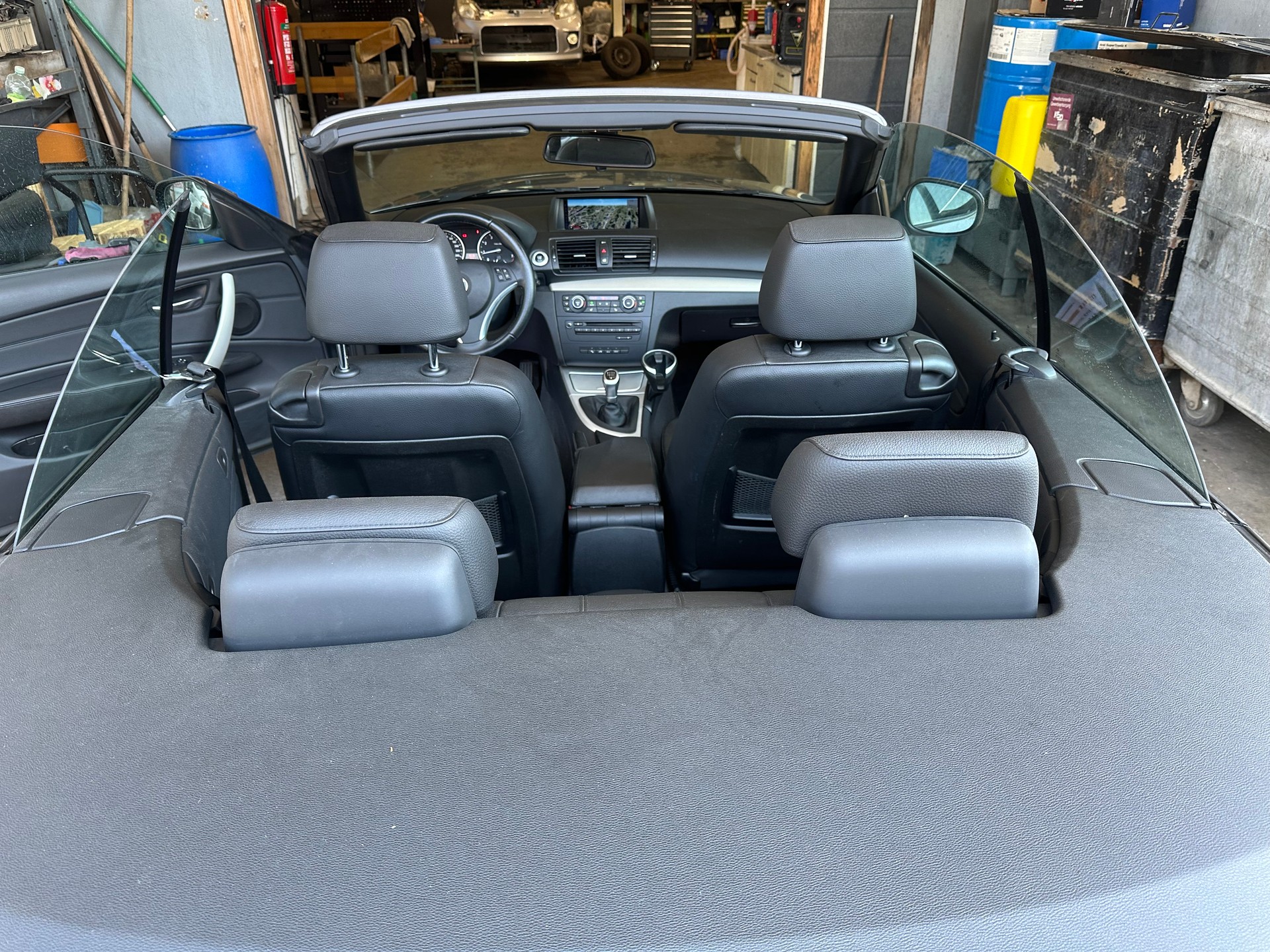 BMW 120i Cabrio-image-9