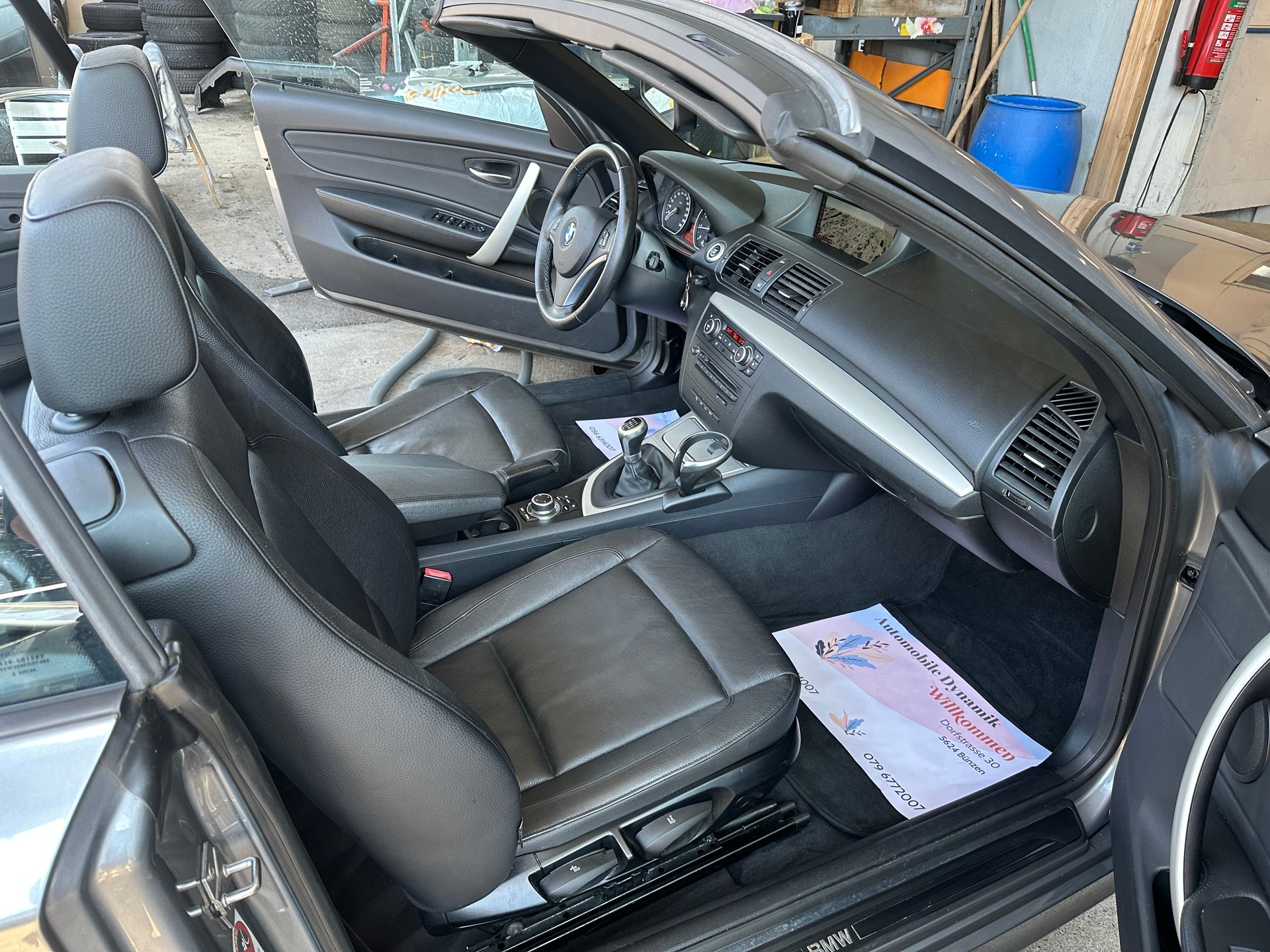 BMW 120i Cabrio-image-10
