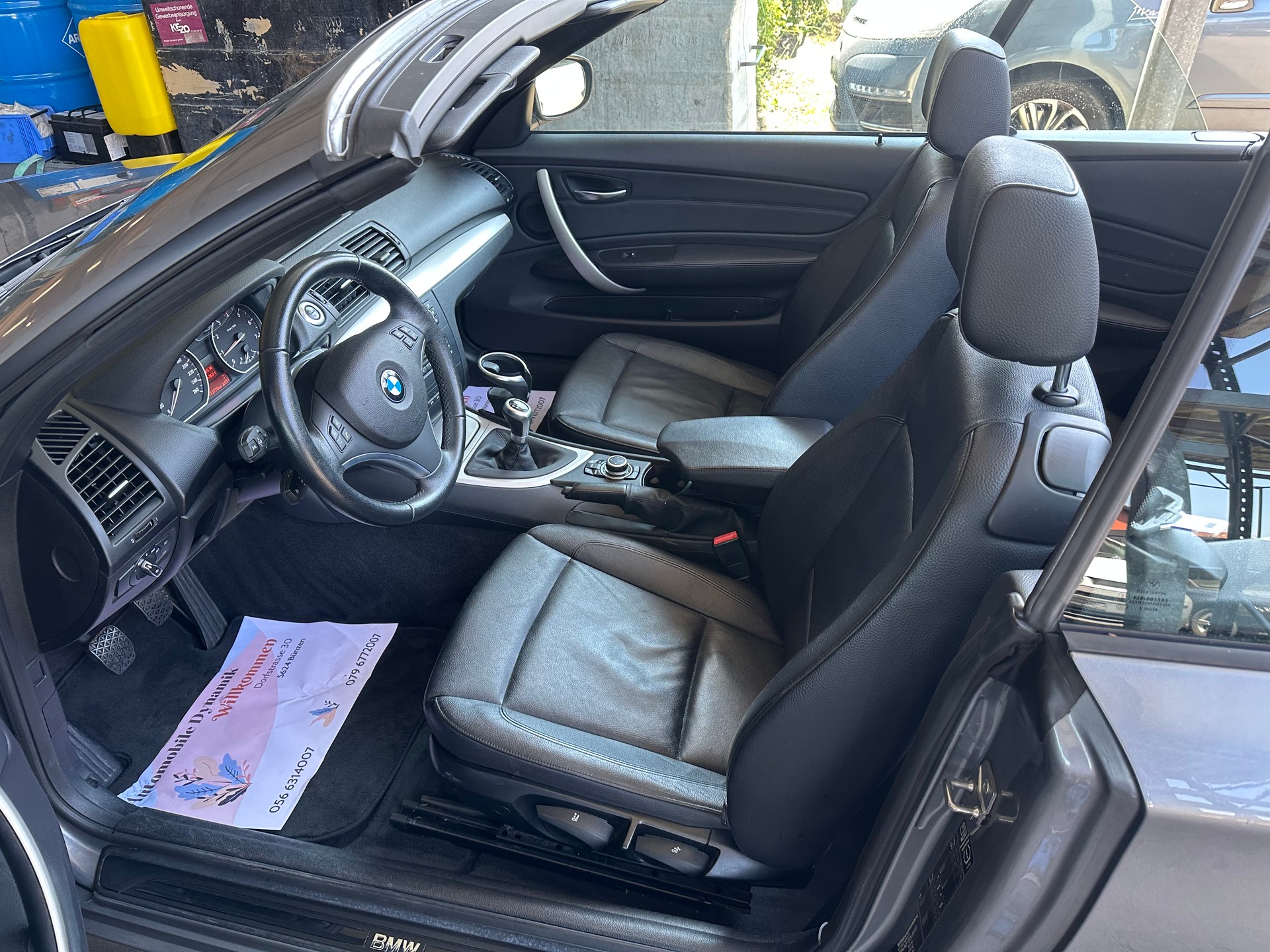 BMW 120i Cabrio-image-8