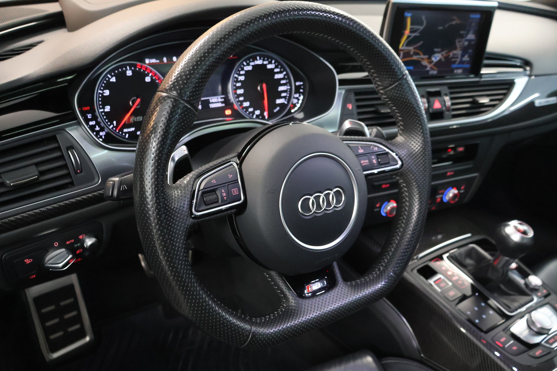 AUDI RS6 Avant 4.0 TFSI V8 performance quattro-image-27