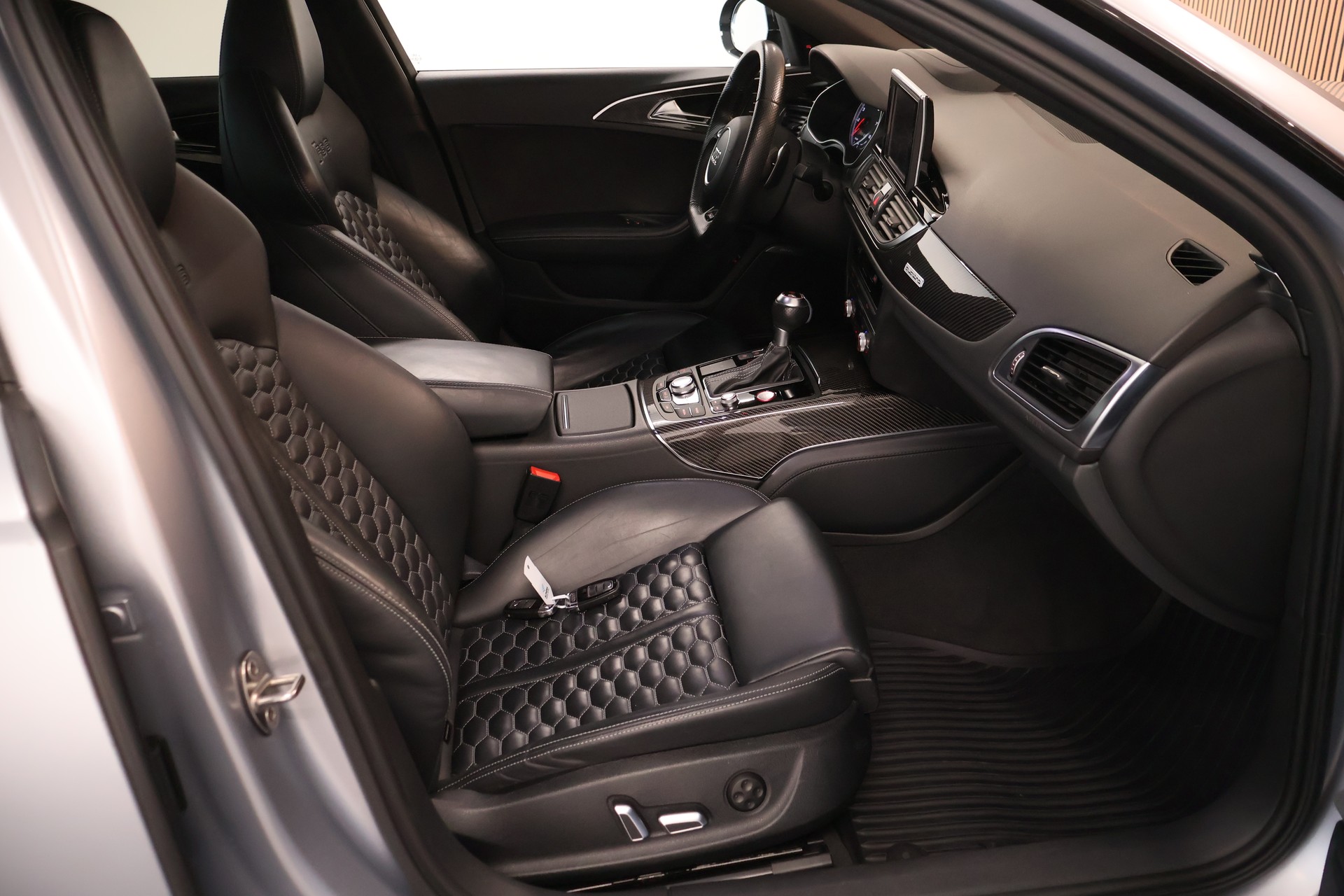 AUDI RS6 Avant 4.0 TFSI V8 performance quattro-image-14