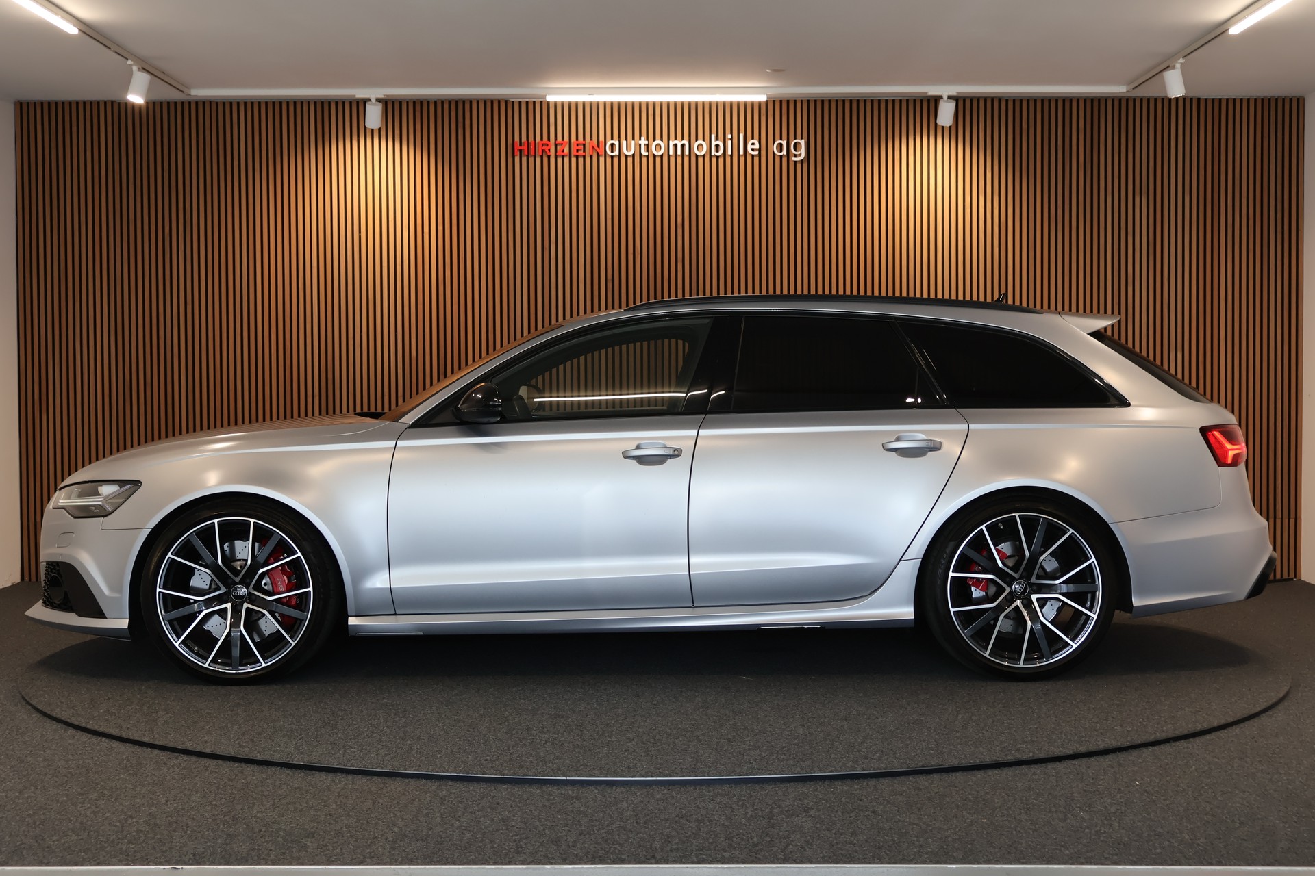 AUDI RS6 Avant 4.0 TFSI V8 performance quattro-image-1