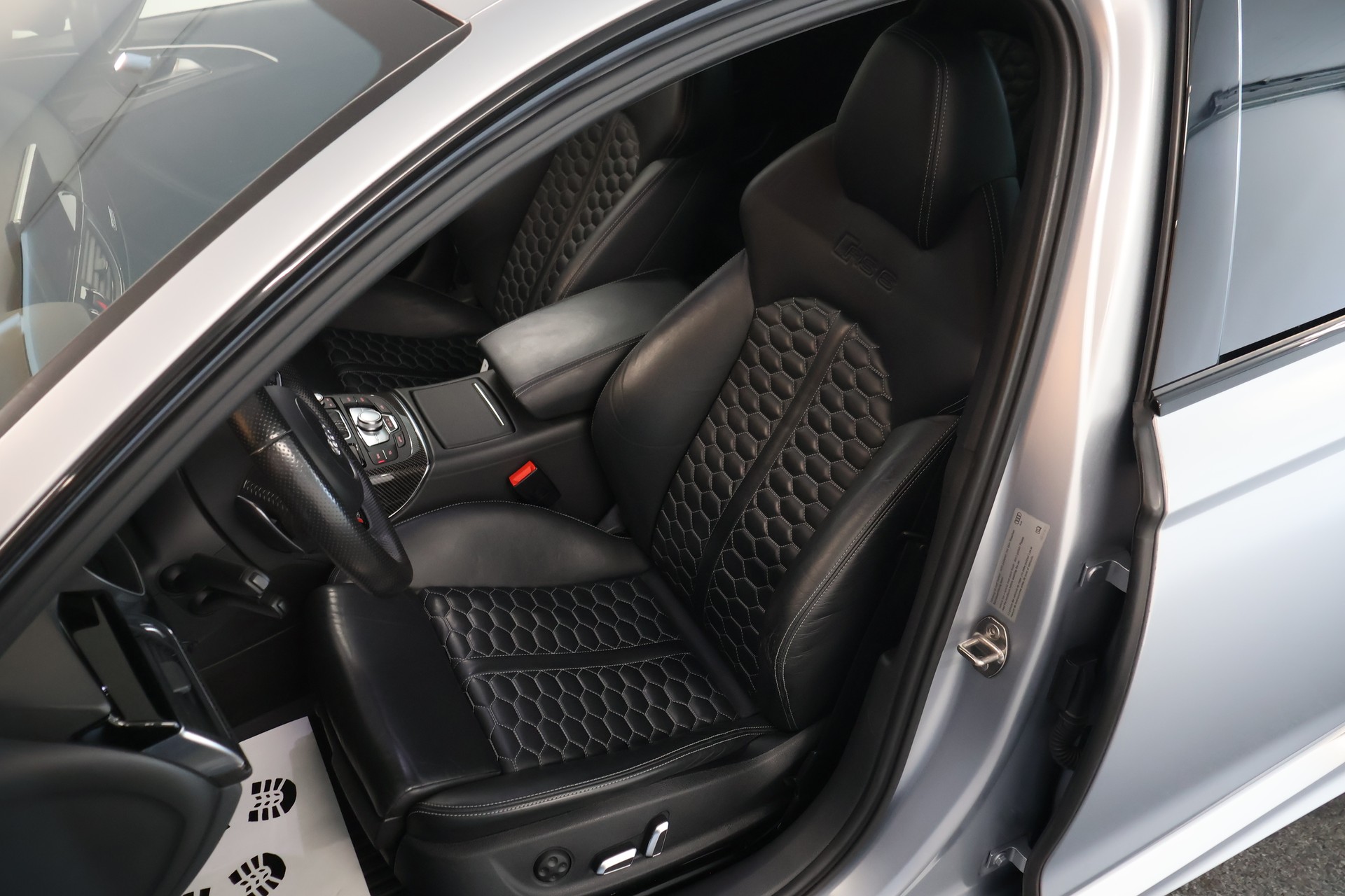 AUDI RS6 Avant 4.0 TFSI V8 performance quattro-image-10