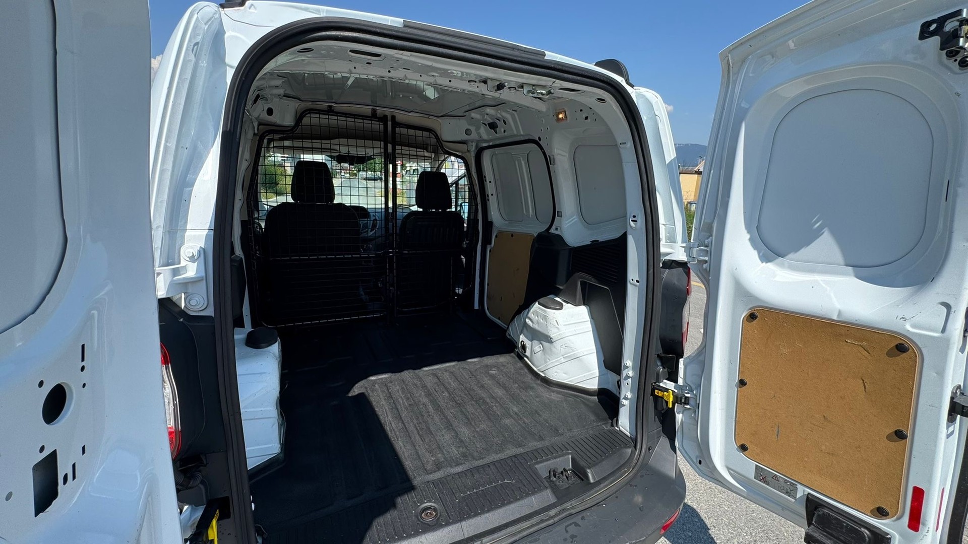 FORD Transit Courier Van 1.0 EcoBoost Trend-image-8