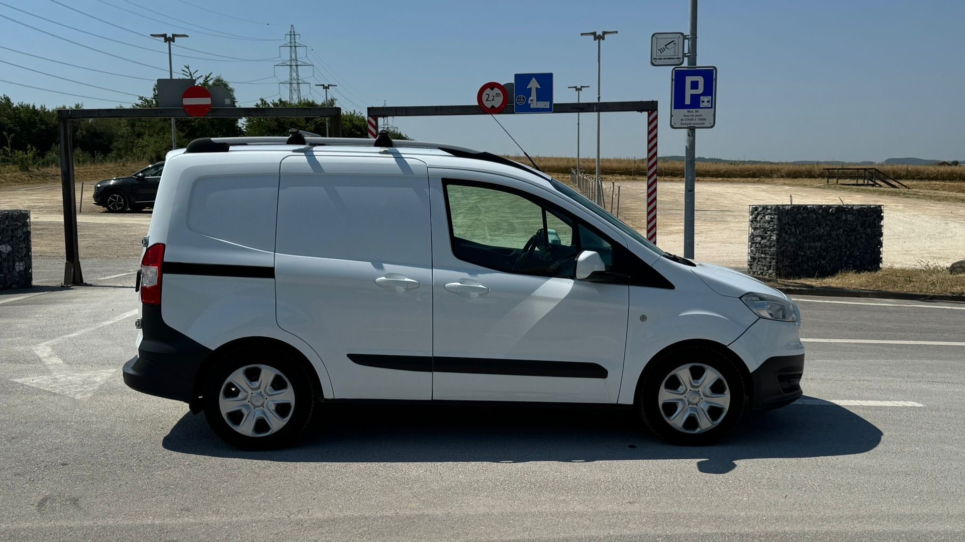 FORD Transit Courier Van 1.0 EcoBoost Trend-image-2