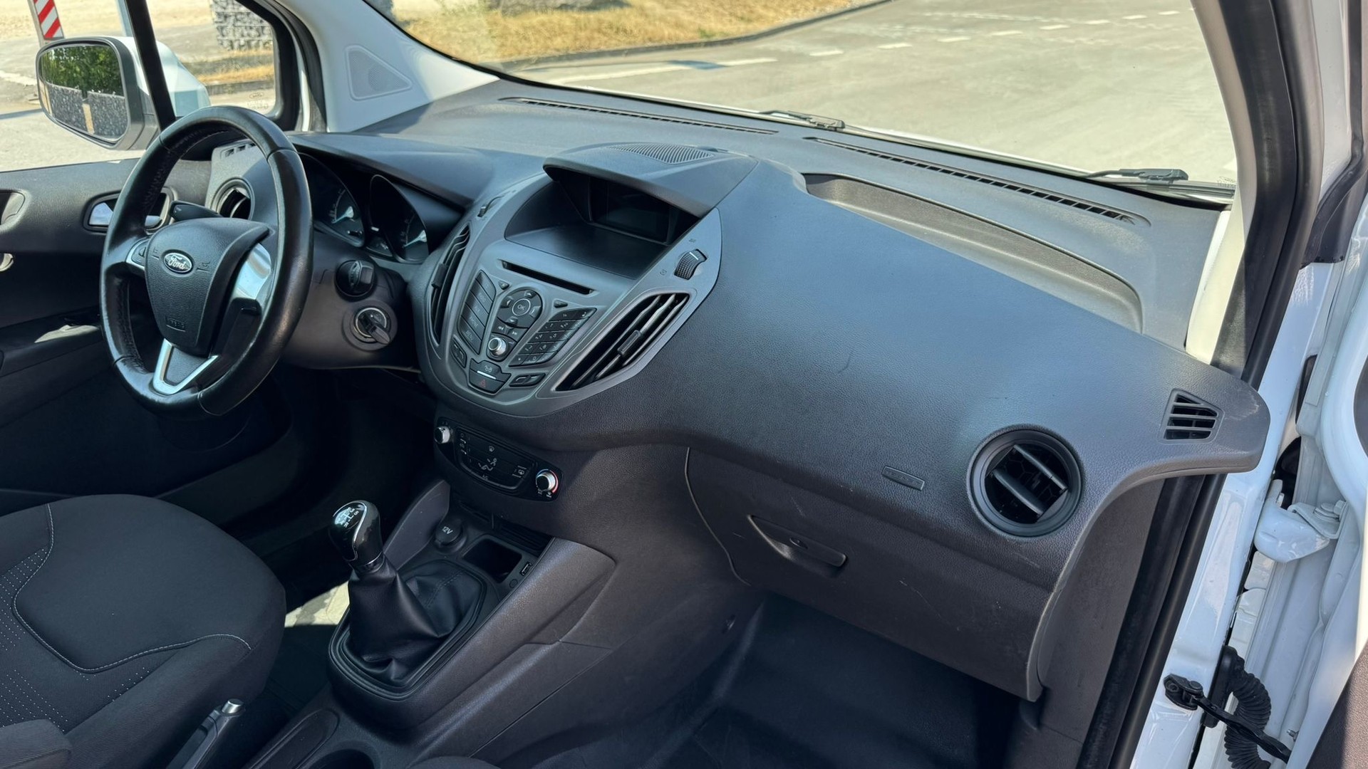 FORD Transit Courier Van 1.0 EcoBoost Trend-image-10